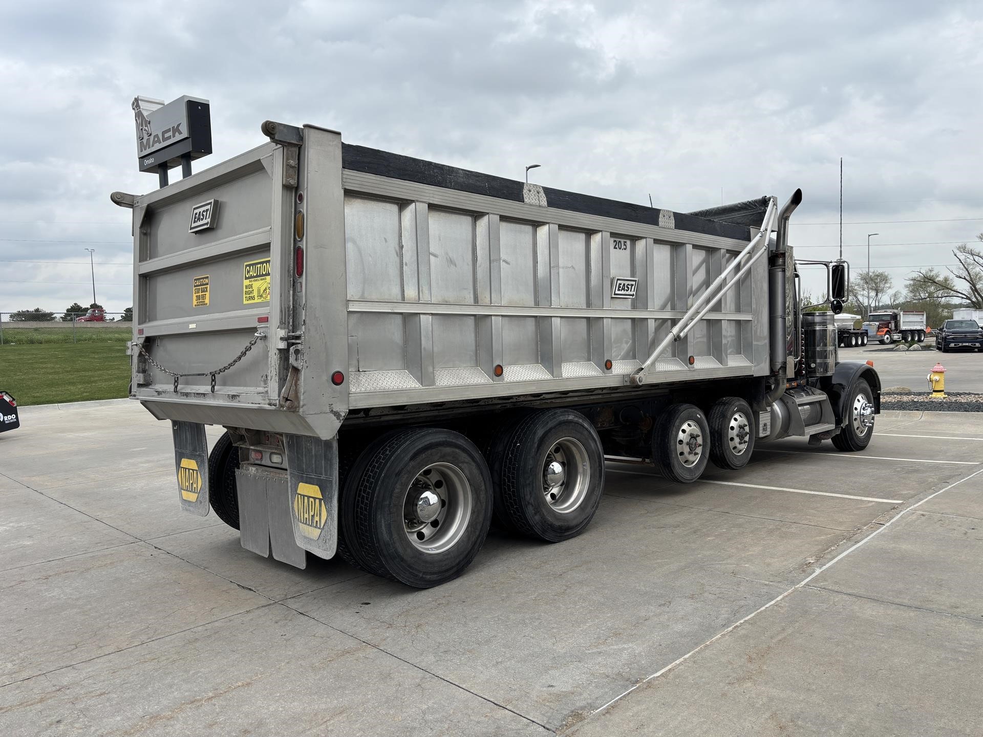 2006 PETERBILT 379 - image 5 of 6
