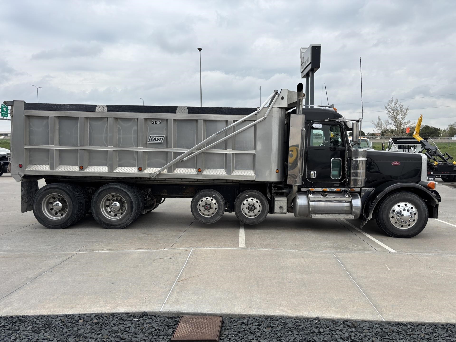 2006 PETERBILT 379 - image 6 of 6