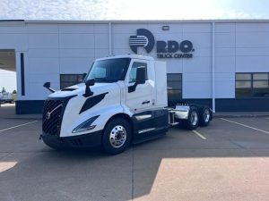 2025 VOLVO VNL64T300 9052938317