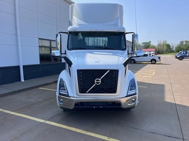 2026 VOLVO VNR64T300 - image 2 of 6