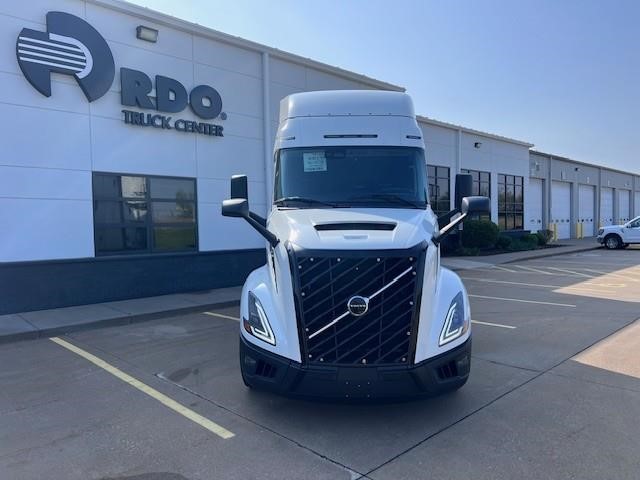 2026 VOLVO VNL64T640 - image 2 of 6