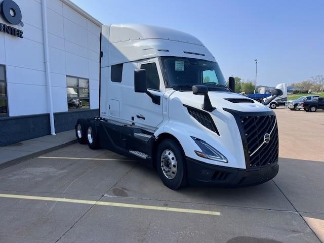2026 VOLVO VNL64T640 - image 3 of 6