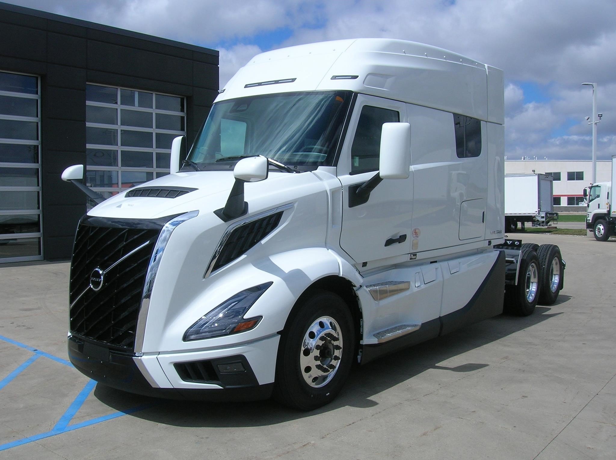 2025 Volvo - image 1