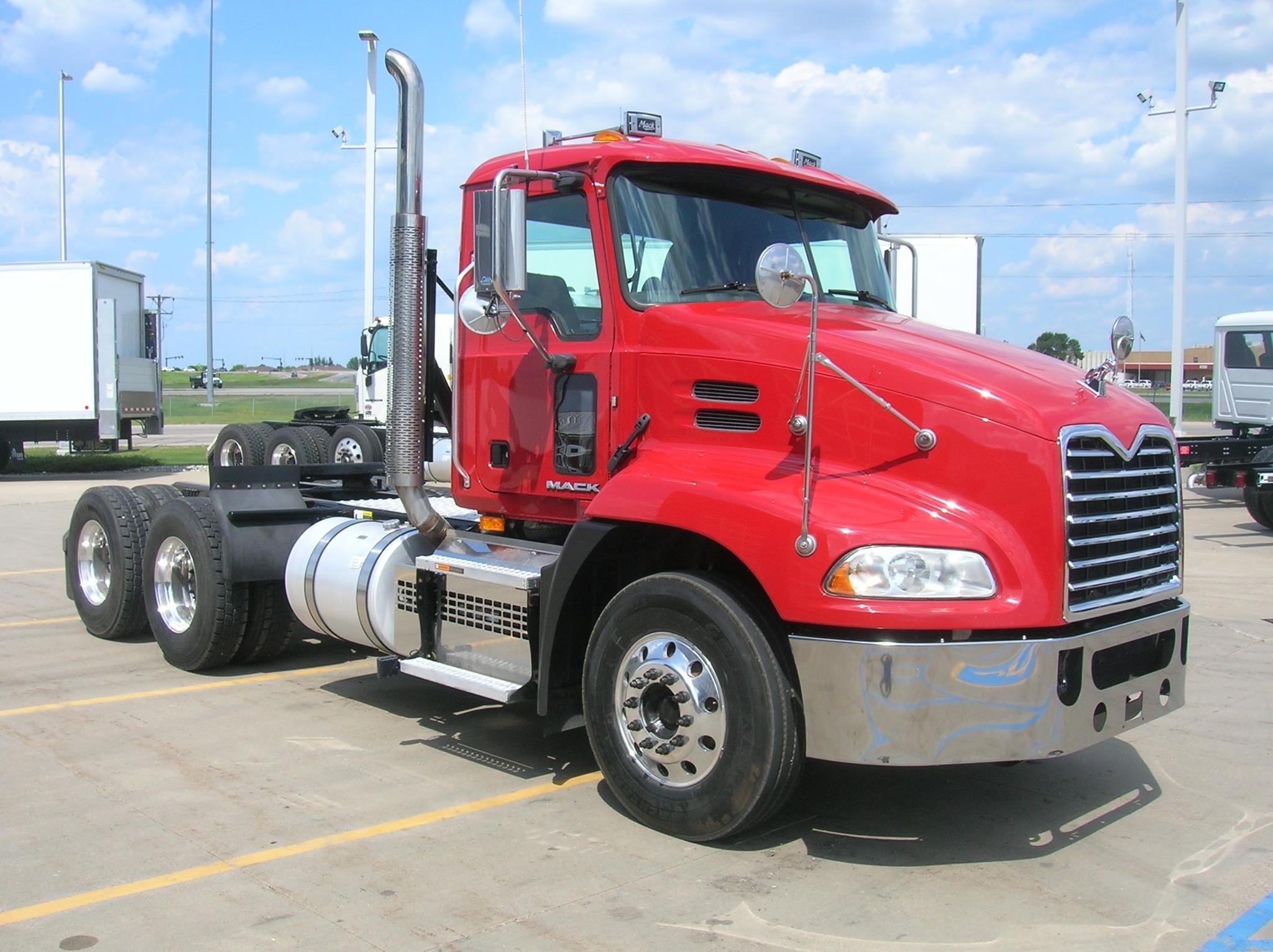 2018 MACK PINNACLE CXU613 - image 3 of 6