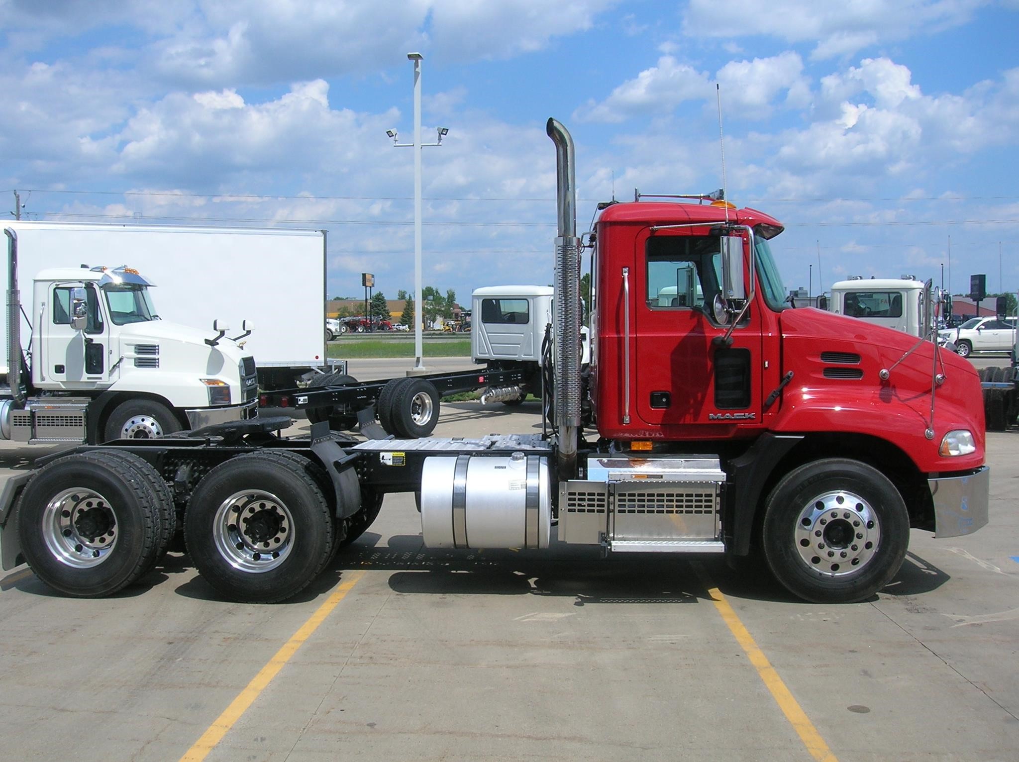 2018 MACK PINNACLE CXU613 - image 4 of 6
