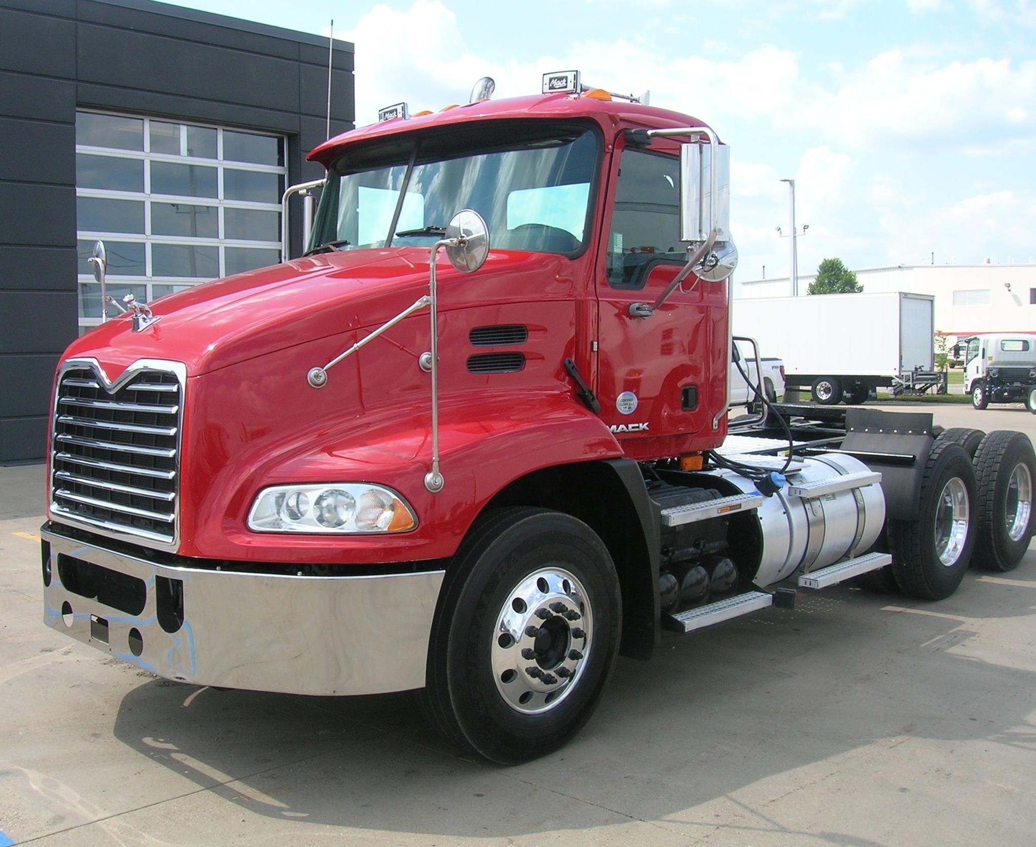 2018 MACK PINNACLE CXU613 - image 1 of 6
