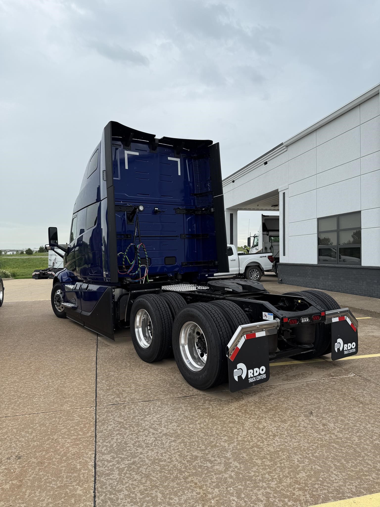 2026 VOLVO VNL64T860 - image 6 of 6