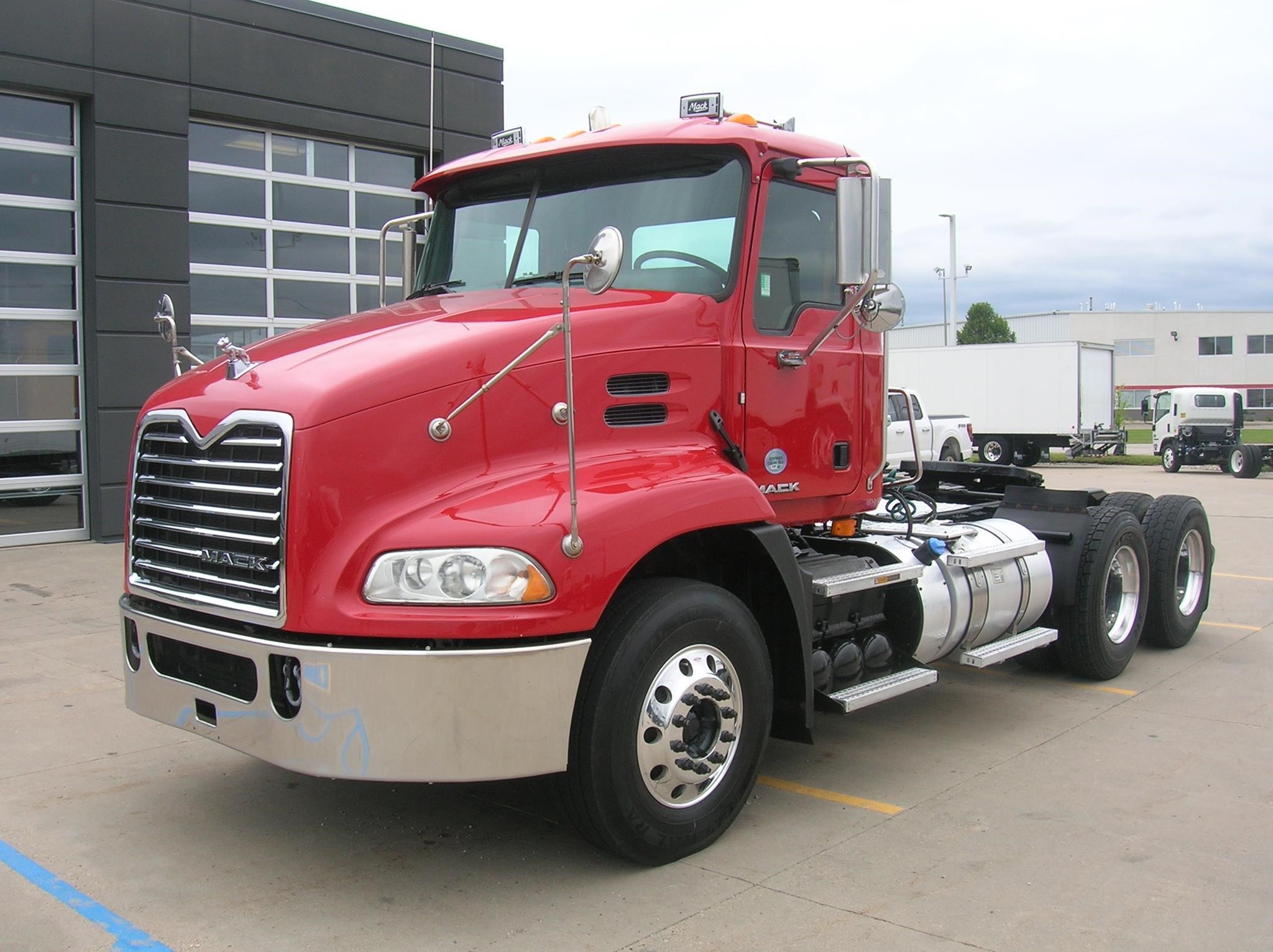 2018 MACK PINNACLE CXU613 - image 1 of 6