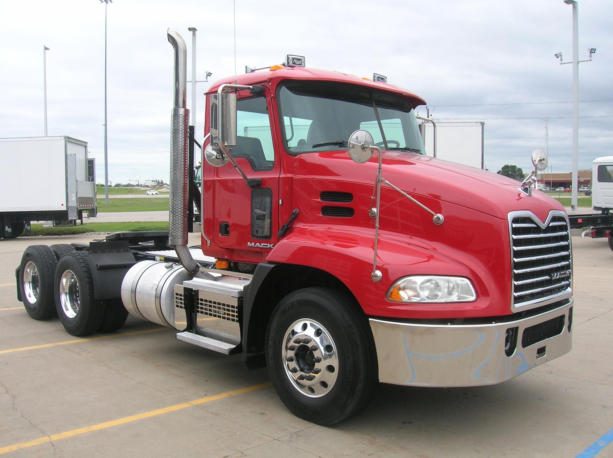 2018 MACK PINNACLE CXU613 - image 3 of 6