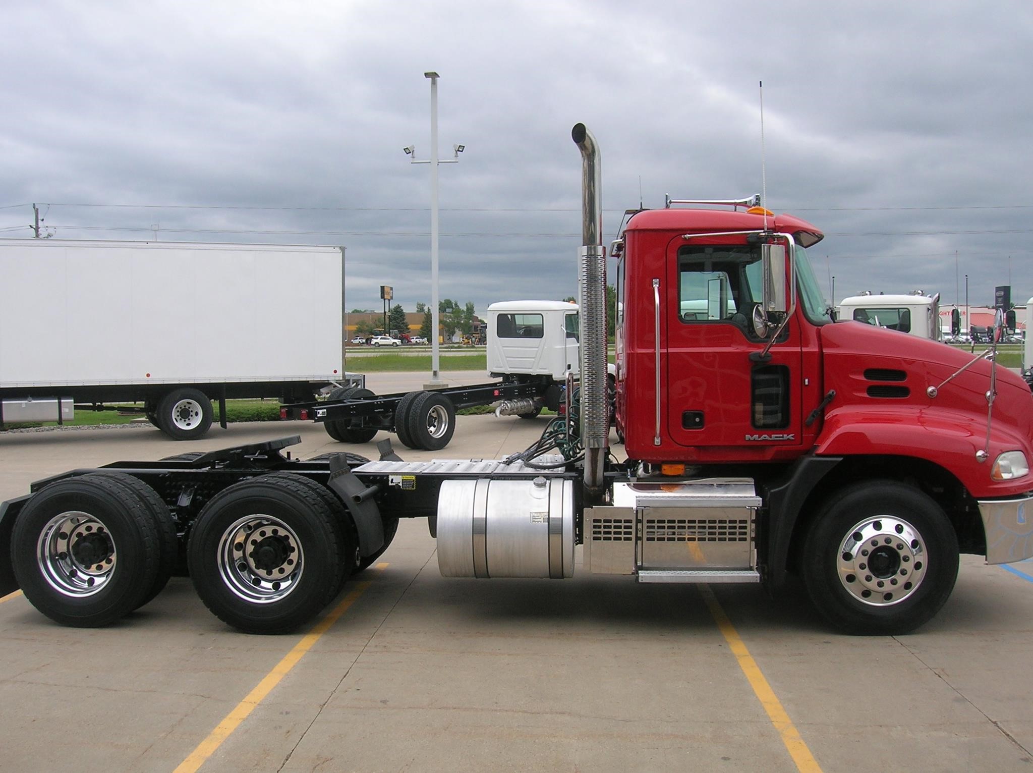 2018 MACK PINNACLE CXU613 - image 4 of 6