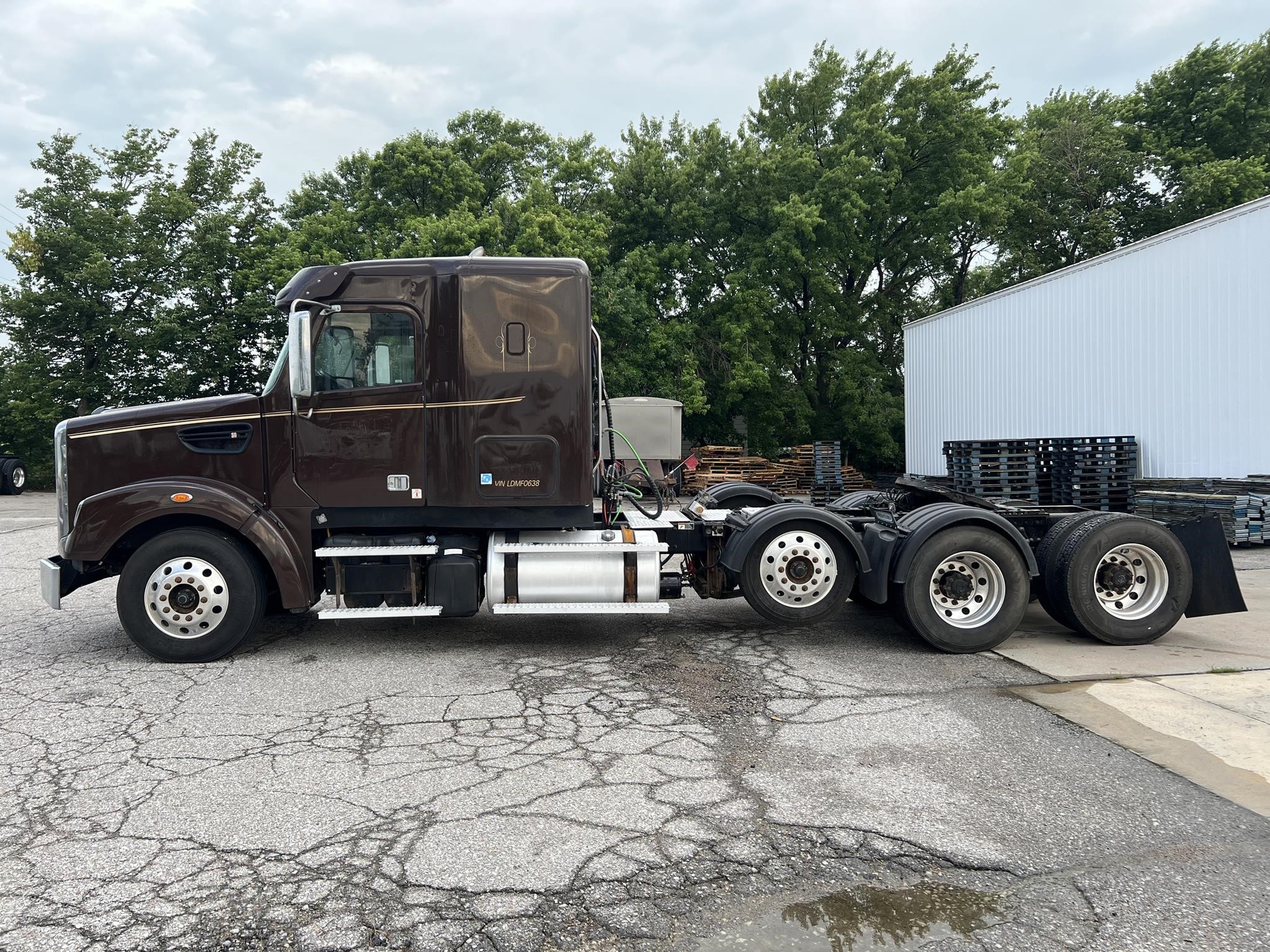 2020 FREIGHTLINER 122SD - image 2 of 6