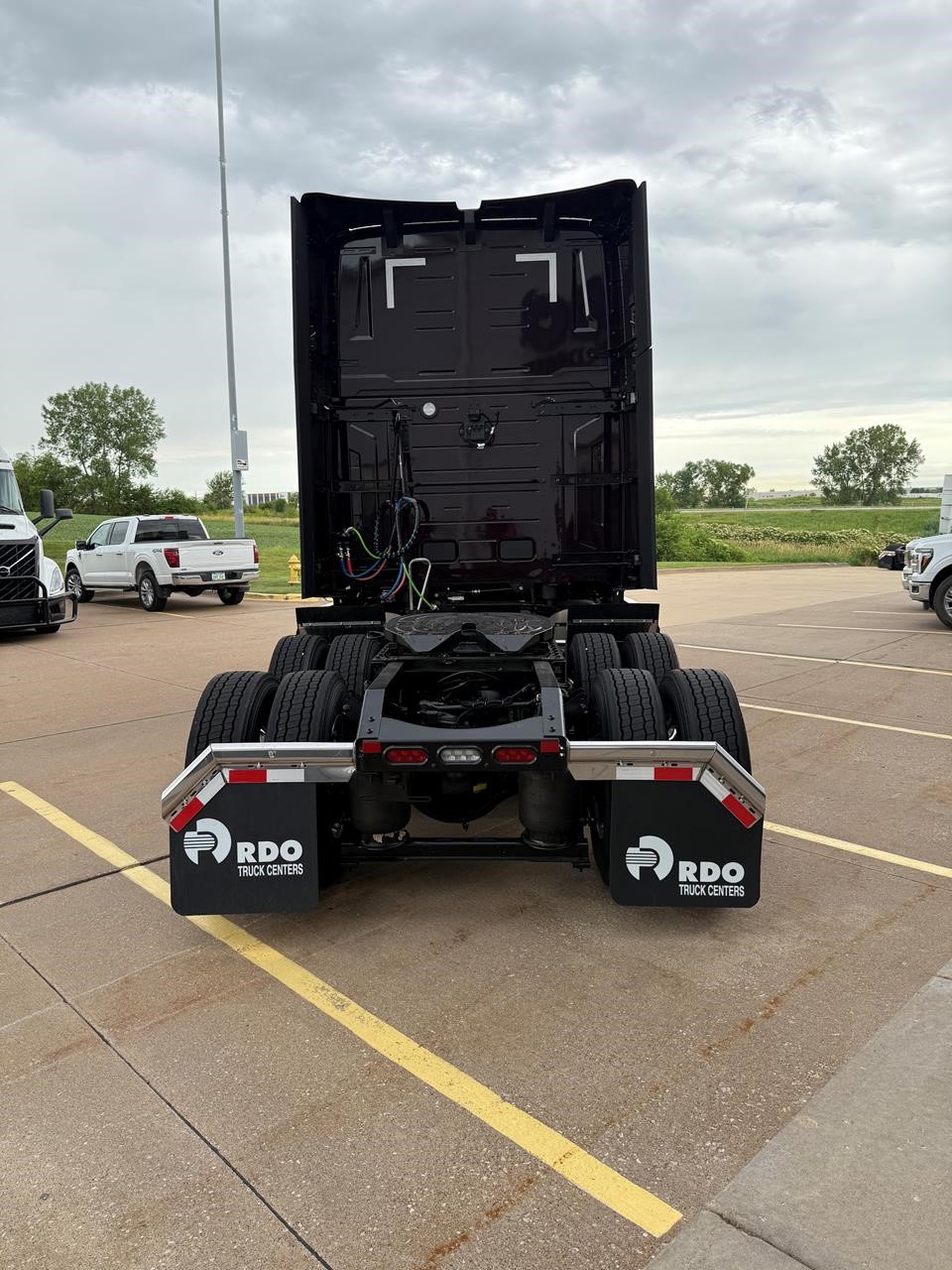 2026 VOLVO VNL64T860 - image 3 of 6