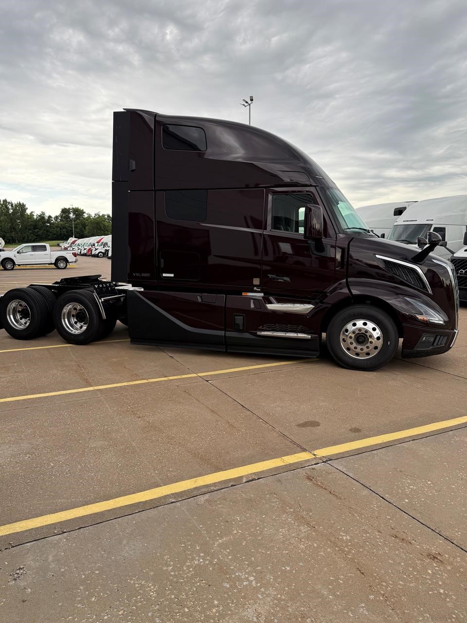 2026 VOLVO VNL64T860 - image 4 of 6