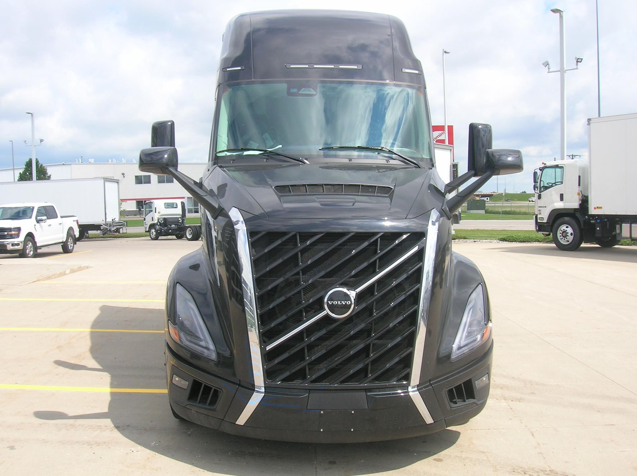 2026 VOLVO VNL64T860 - image 2 of 6