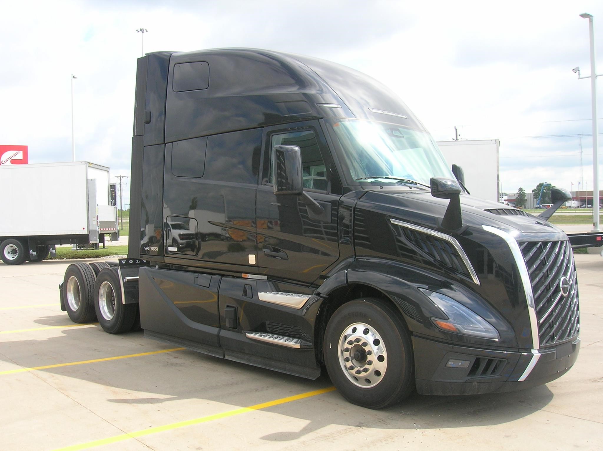 2026 VOLVO VNL64T860 - image 3 of 6