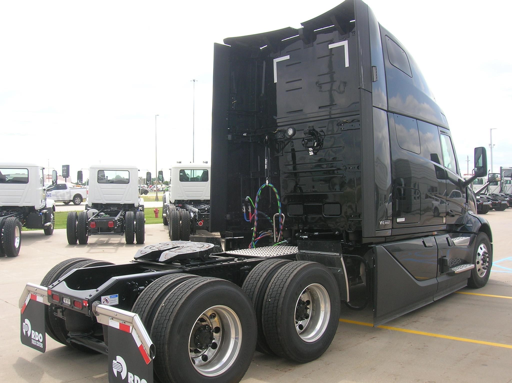 2026 VOLVO VNL64T860 - image 5 of 6