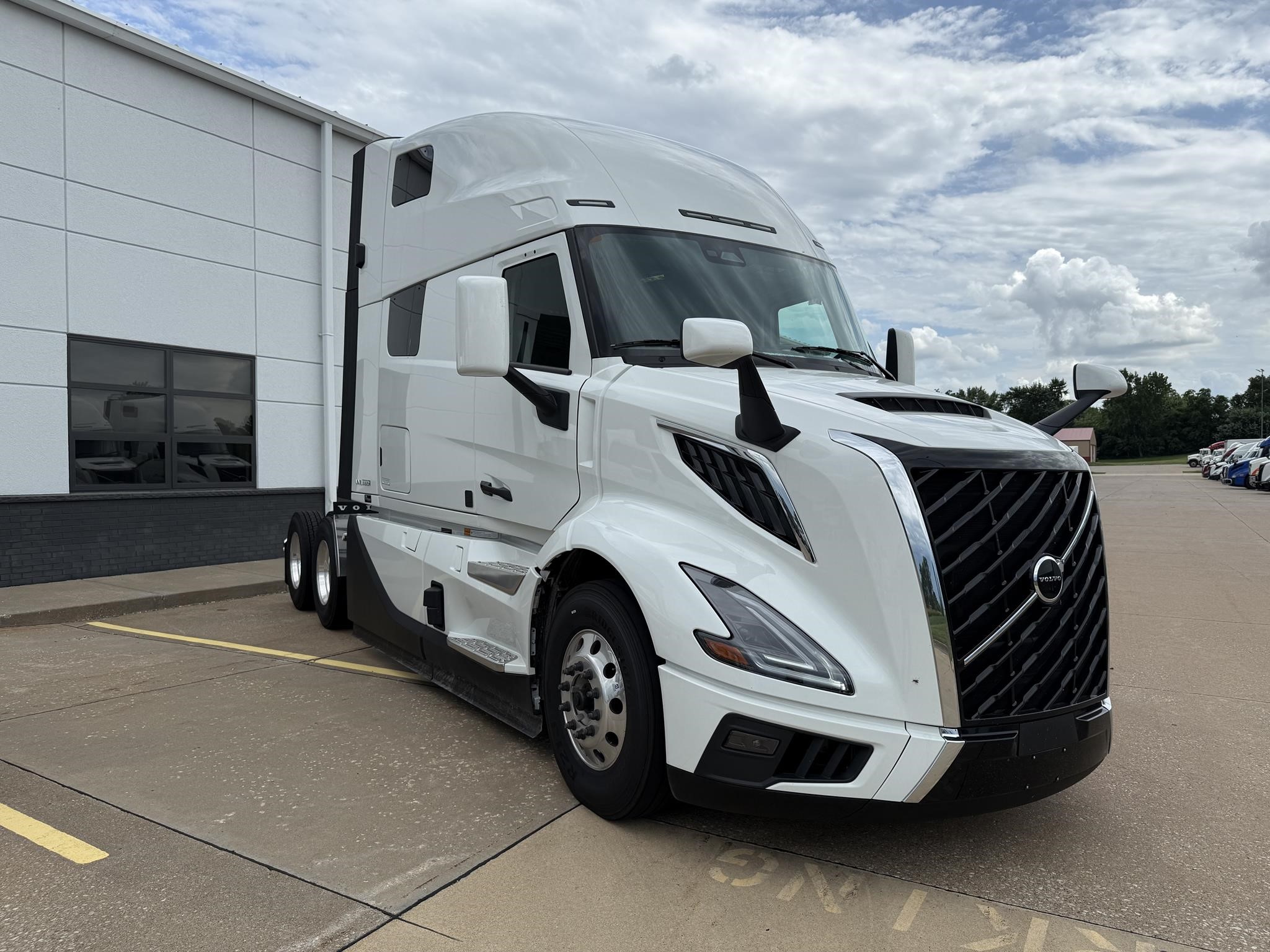 2026 VOLVO VNL64T860 - image 3 of 6