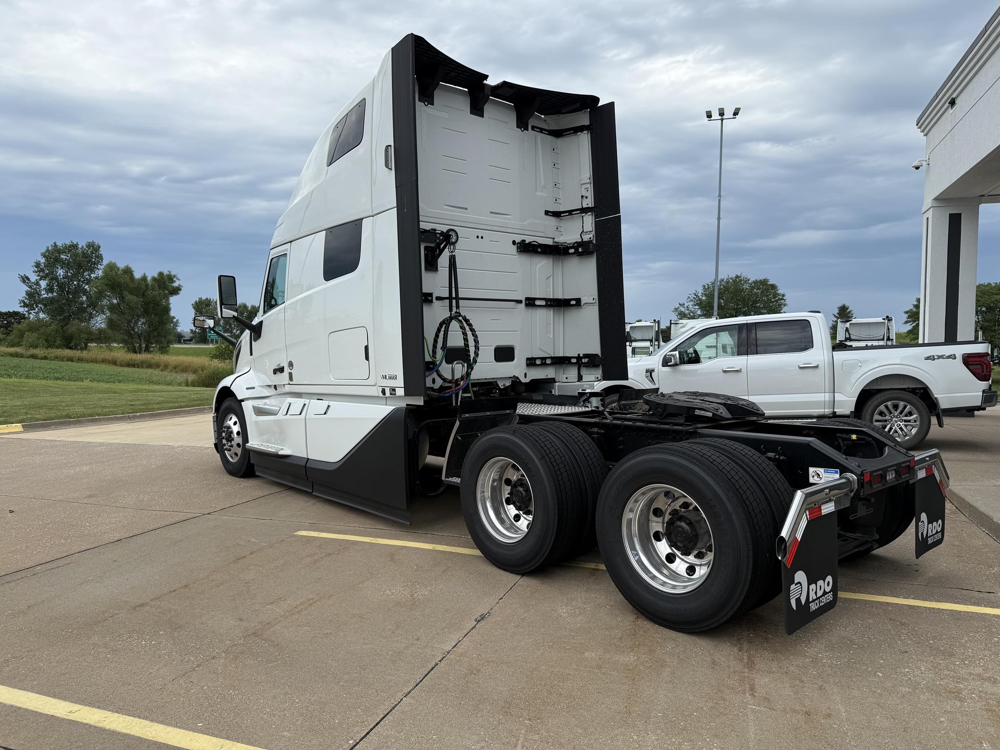 2026 VOLVO VNL64T860 - image 6 of 6