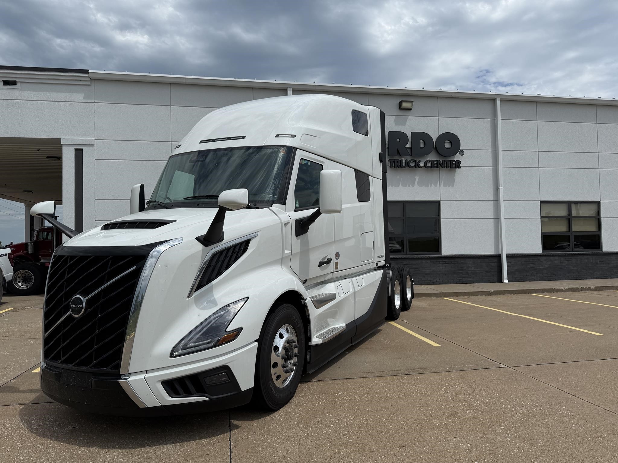 2026 VOLVO VNL64T860 - image 1 of 6