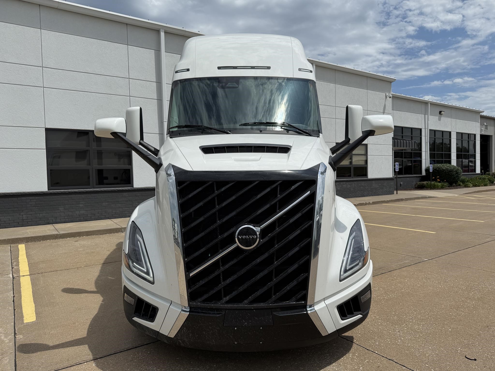 2026 VOLVO VNL64T860 - image 2 of 6