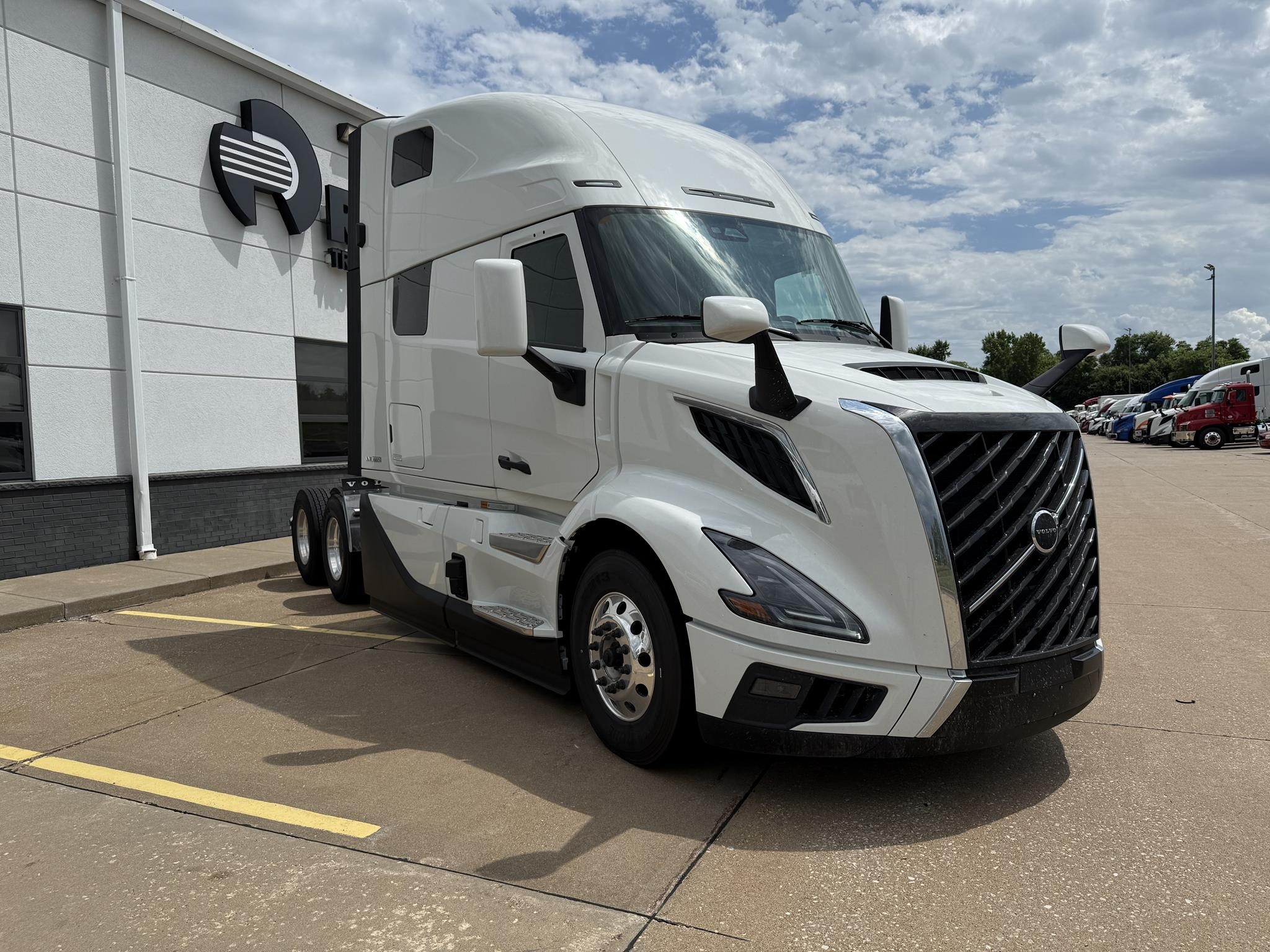 2026 VOLVO VNL64T860 - image 3 of 6