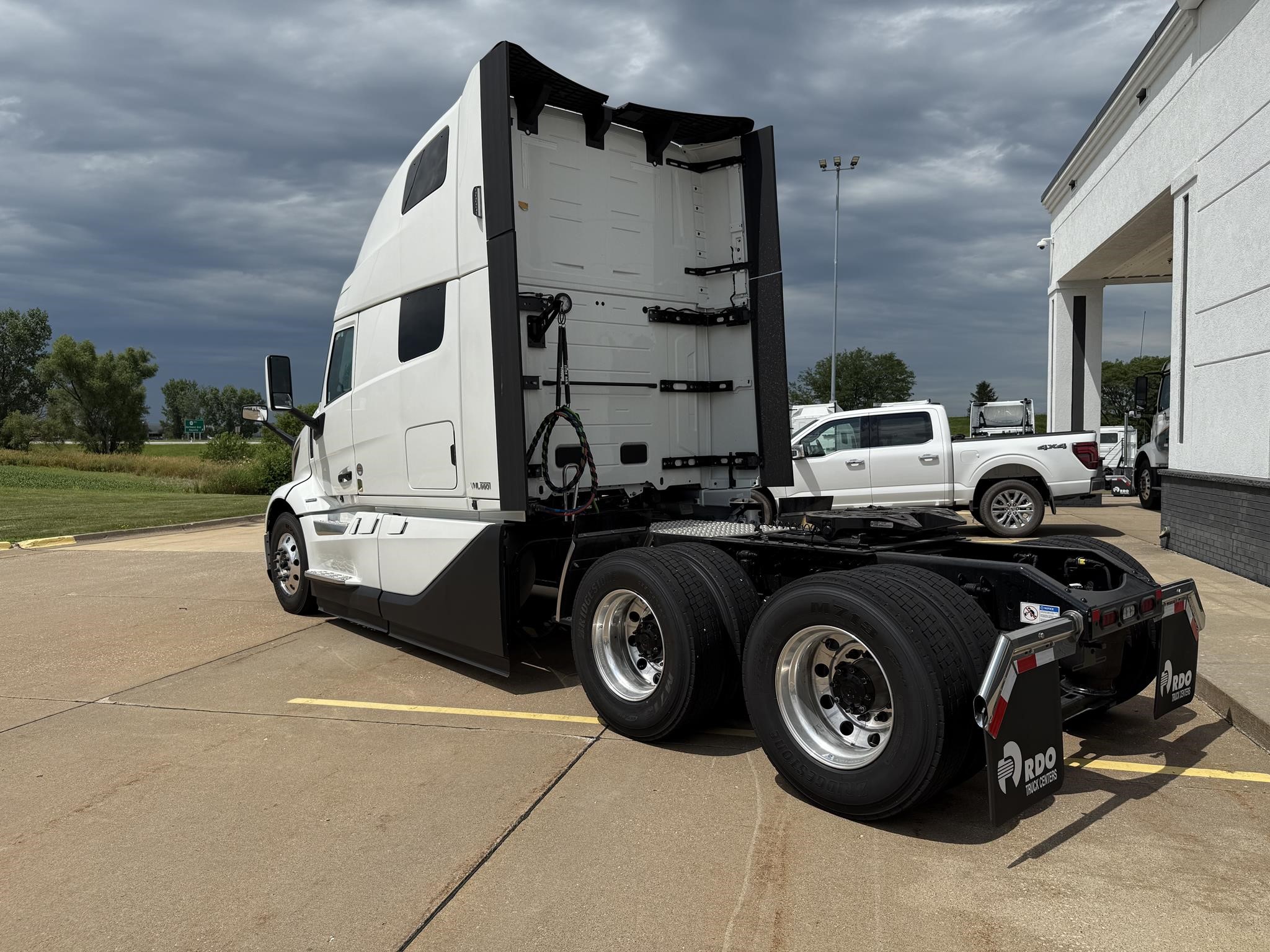 2026 VOLVO VNL64T860 - image 6 of 6