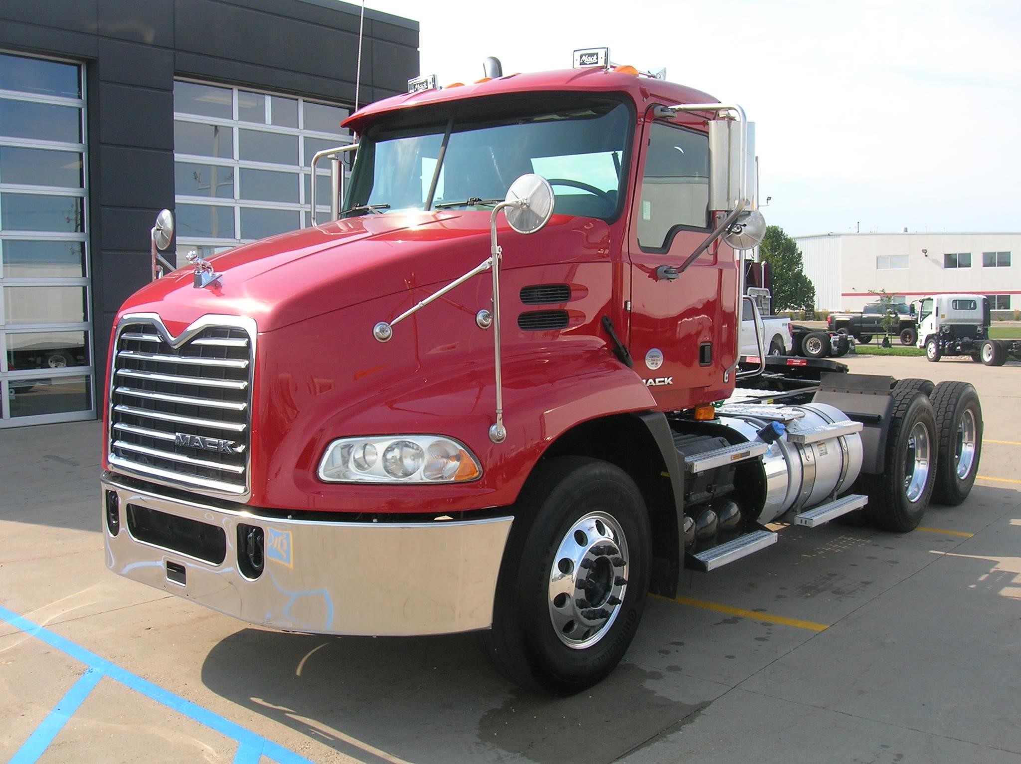 2018 MACK PINNACLE CXU613 - image 1 of 6