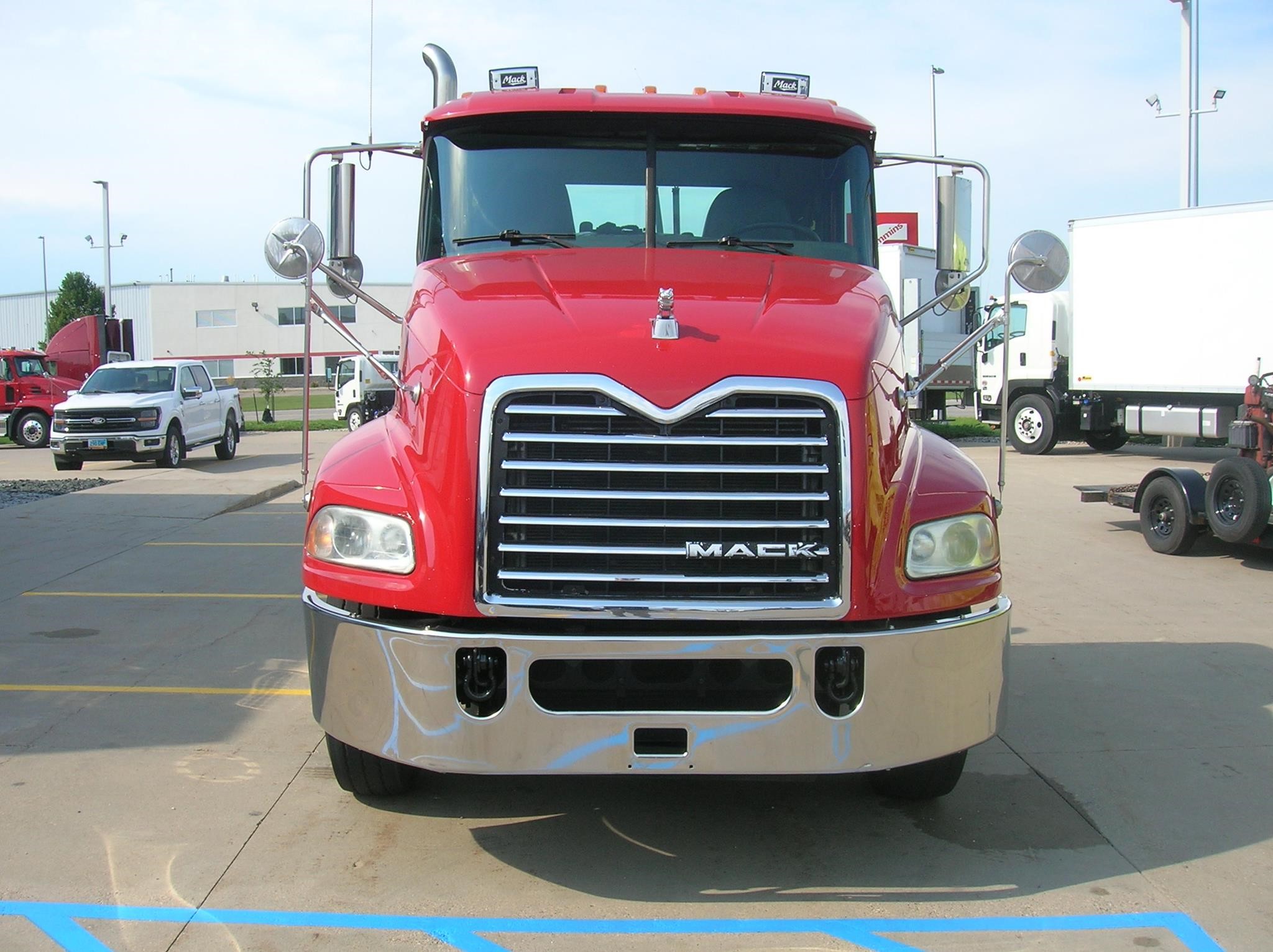 2018 MACK PINNACLE CXU613 - image 2 of 6