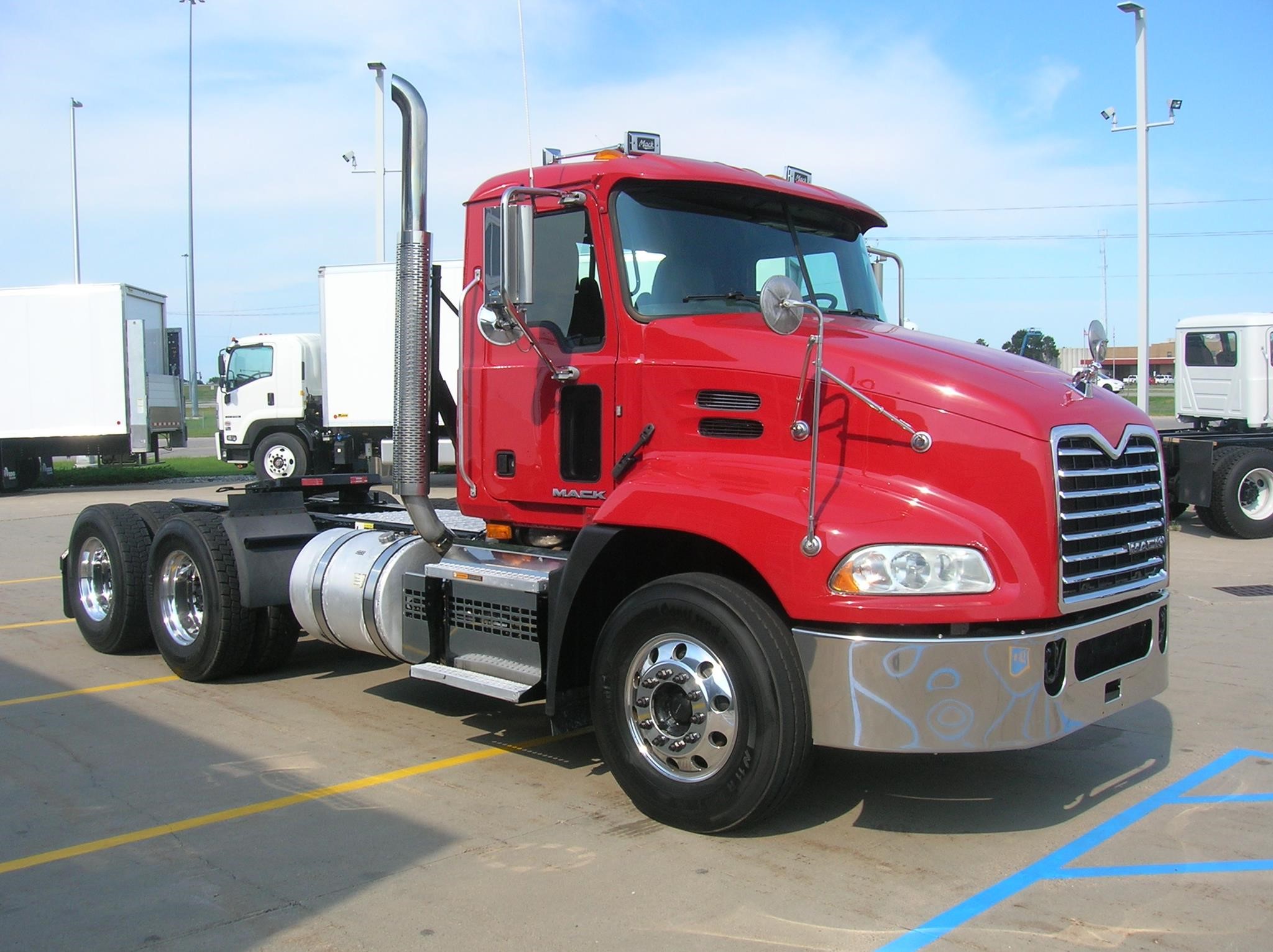2018 MACK PINNACLE CXU613 - image 3 of 6