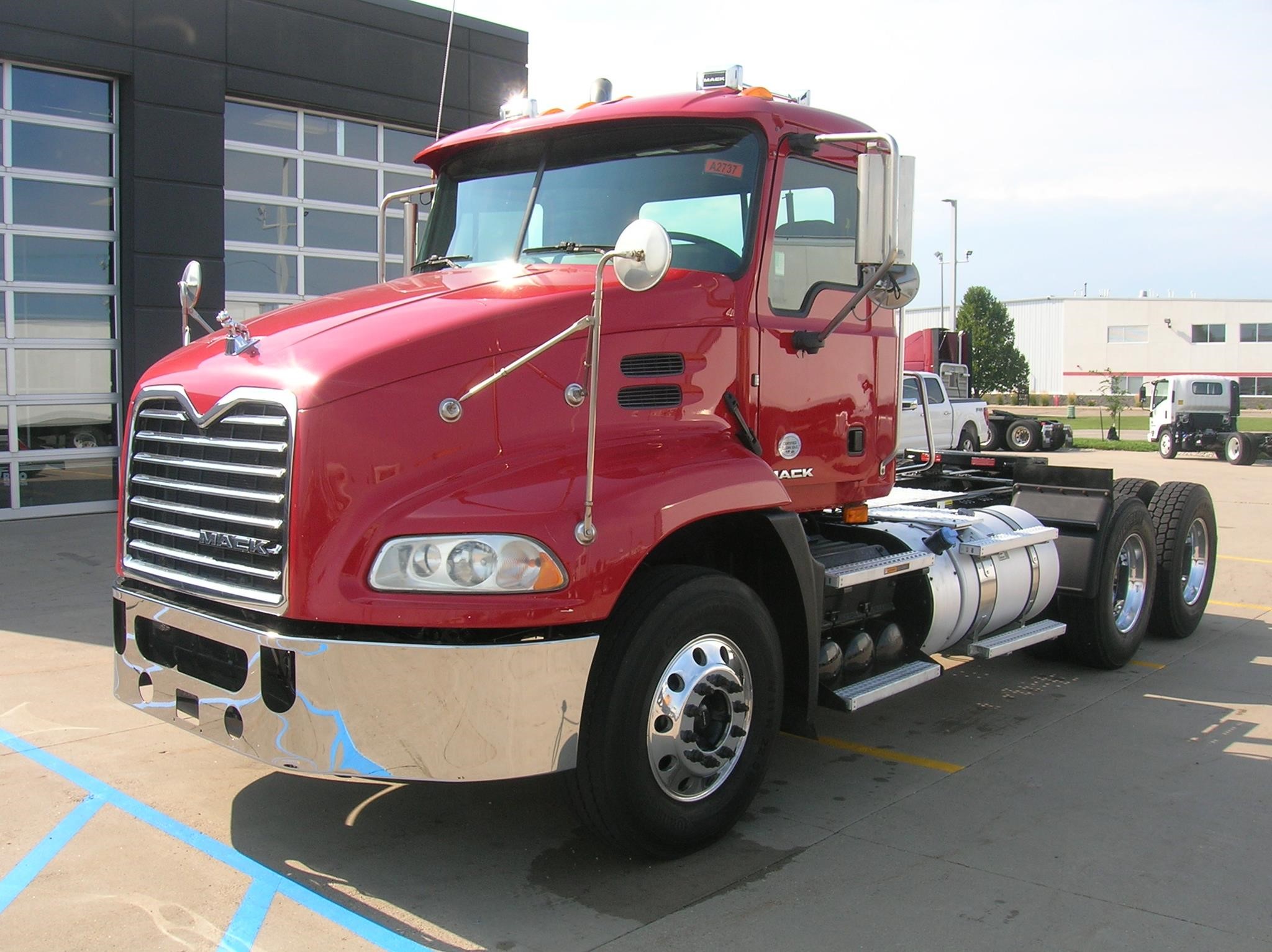 2018 MACK PINNACLE CXU613 - image 1 of 6