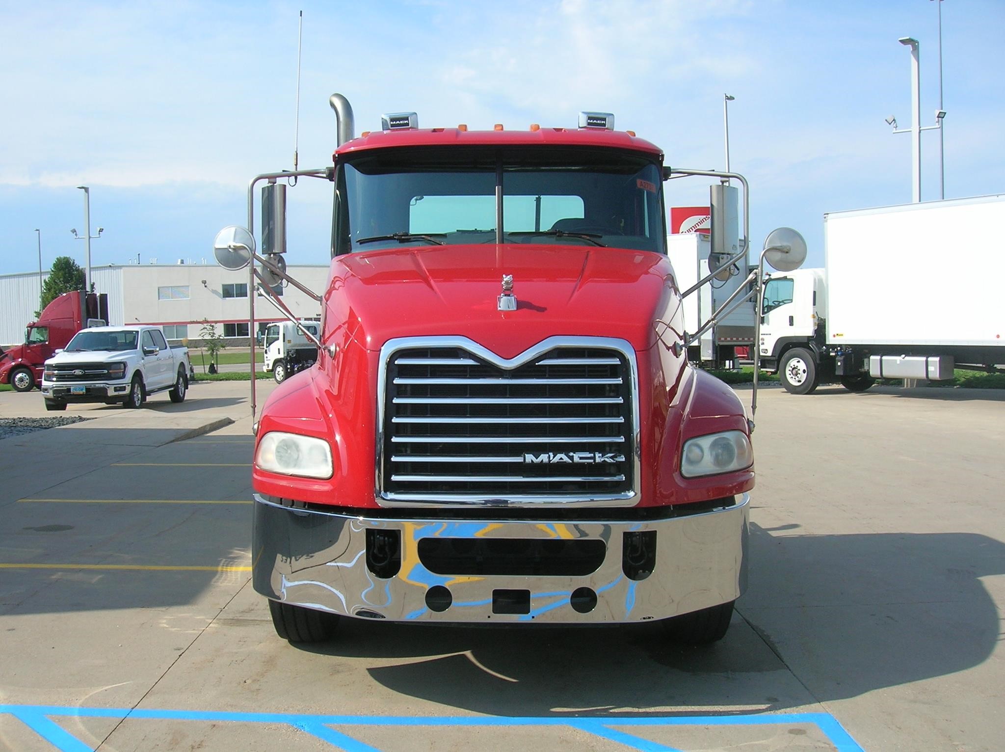 2018 MACK PINNACLE CXU613 - image 2 of 6