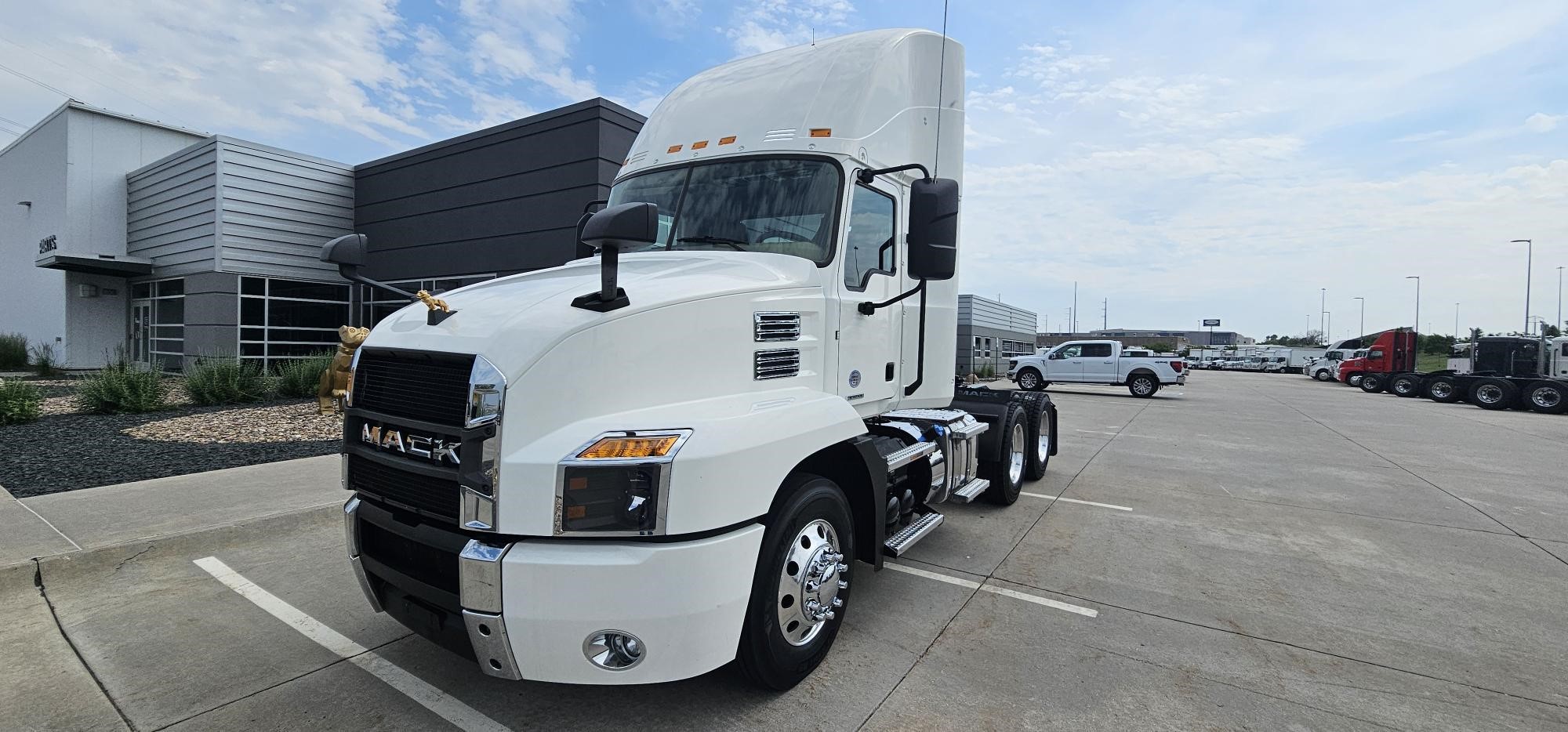 2021 MACK ANTHEM 64T - image 1 of 6