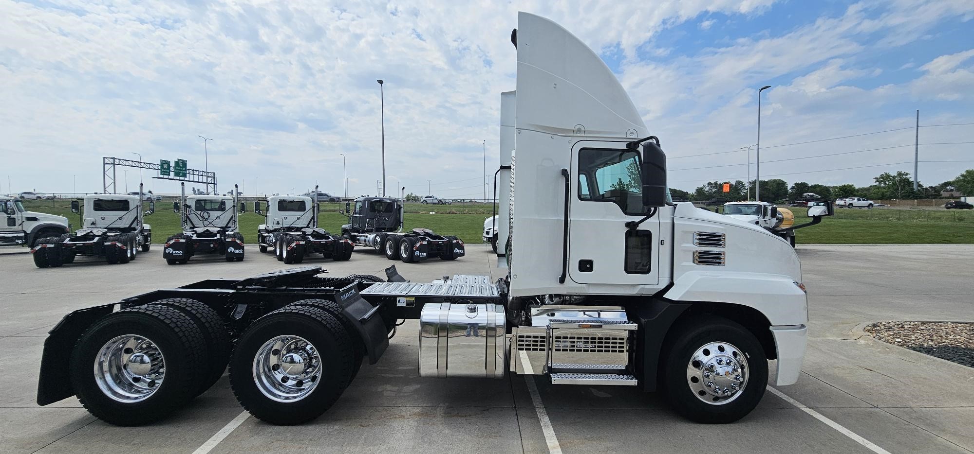 2021 MACK ANTHEM 64T - image 4 of 6