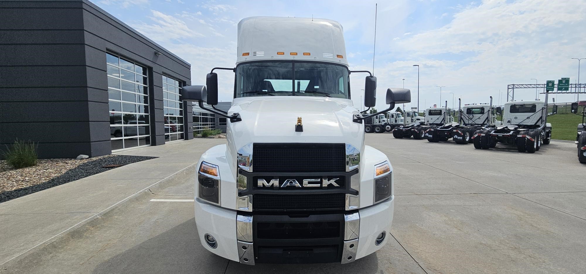 2021 MACK ANTHEM 64T - image 2 of 6