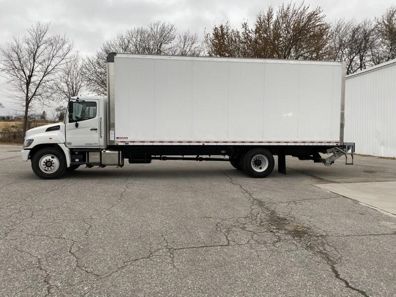 2020 HINO 268A - image 2 of 6