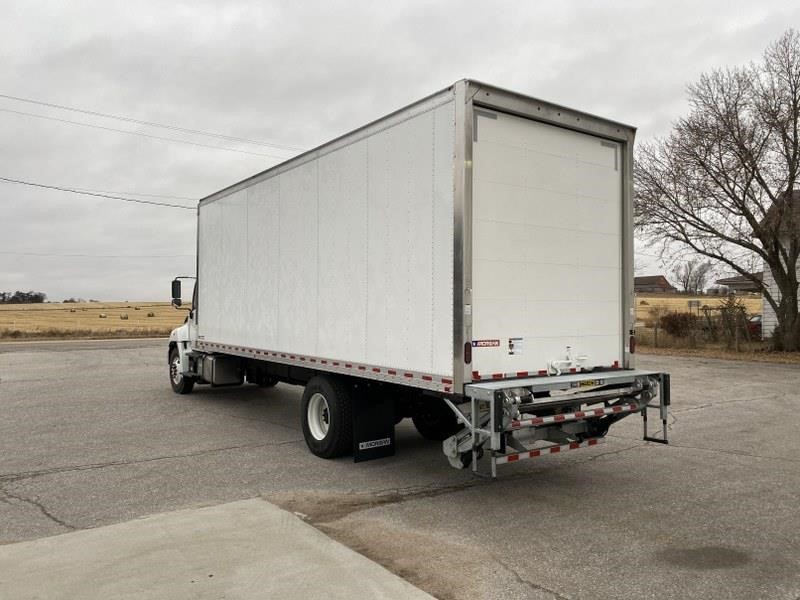 2020 HINO 268A - image 3 of 6