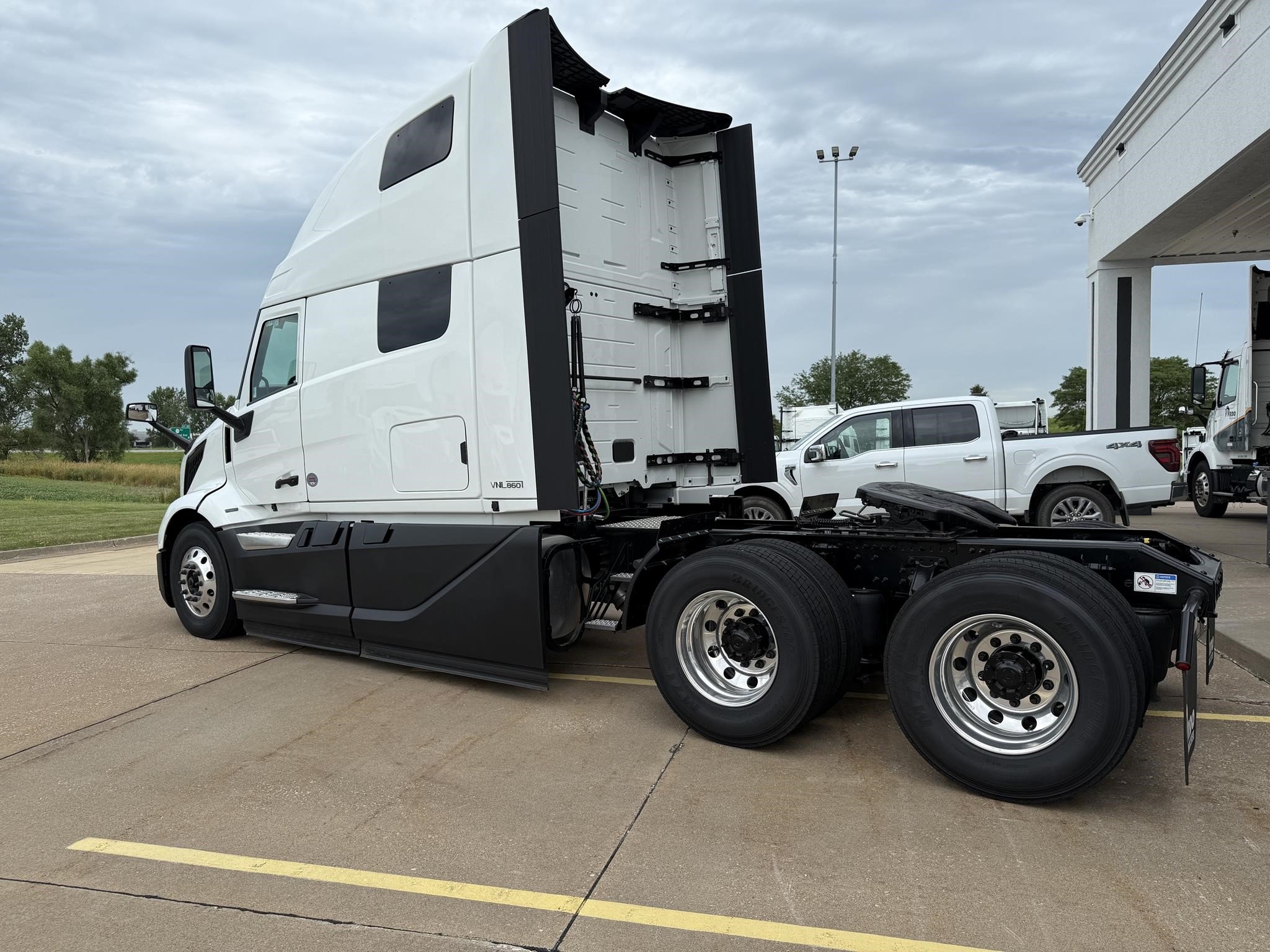 2026 VOLVO VNL64T860 - image 6 of 6