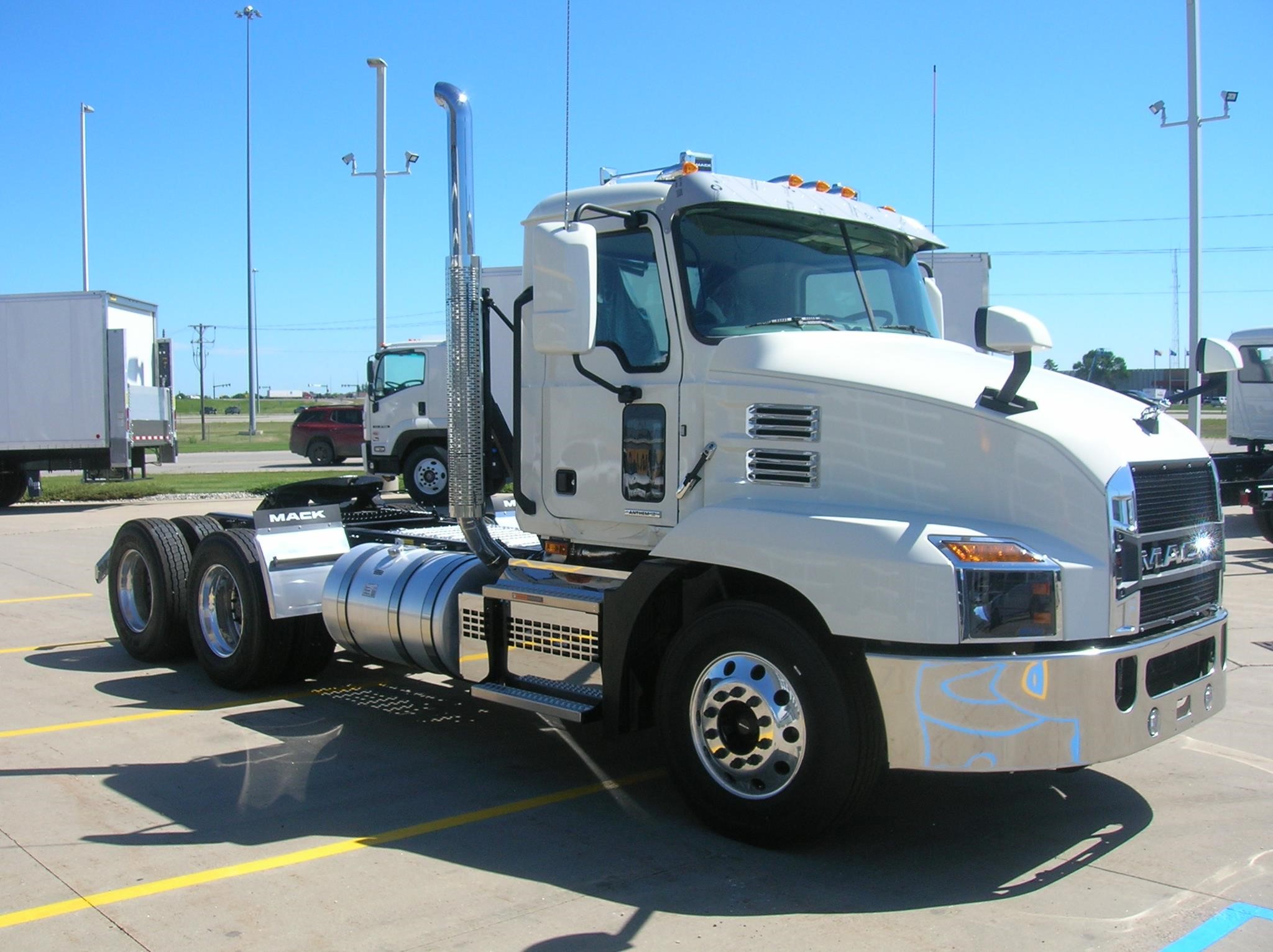 2026 MACK ANTHEM 64T - image 3 of 6