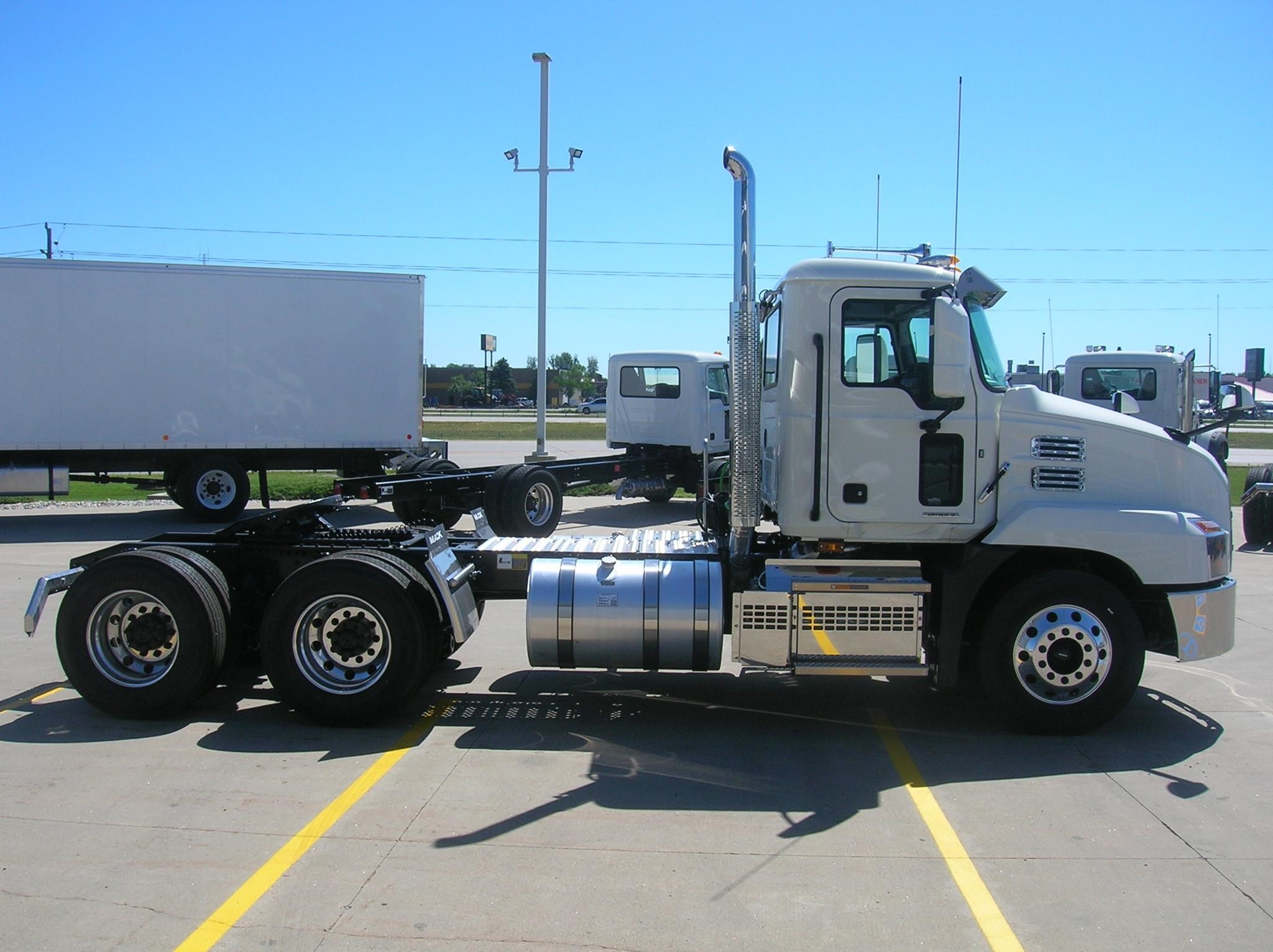 2026 MACK ANTHEM 64T - image 4 of 6