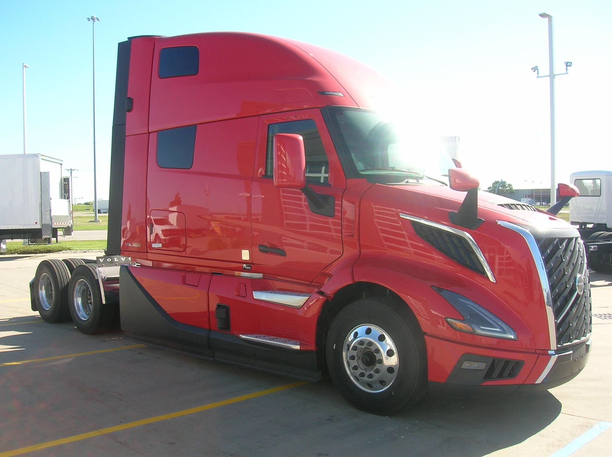 2026 VOLVO VNL64T860 - image 3 of 6