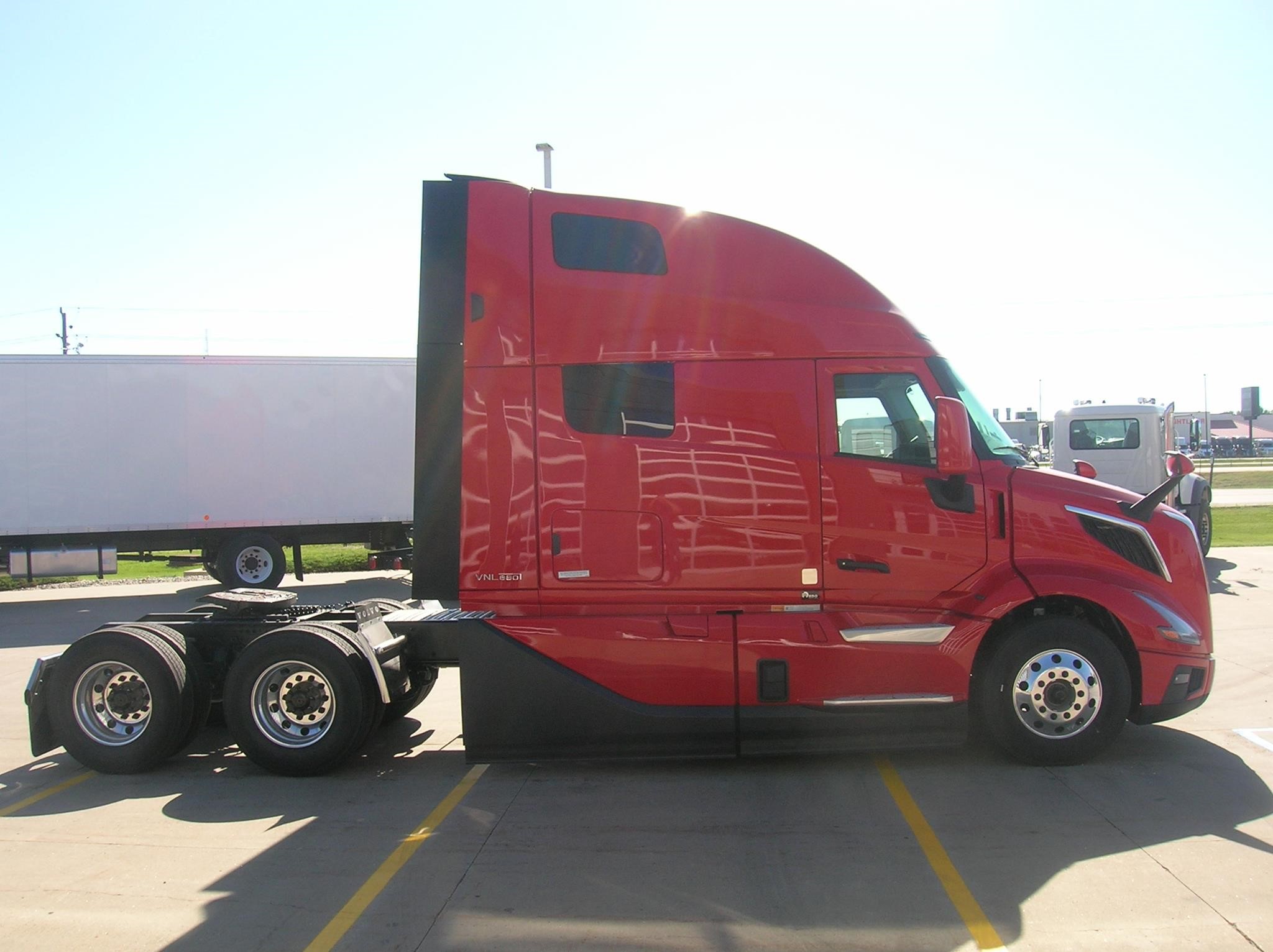 2026 VOLVO VNL64T860 - image 4 of 6