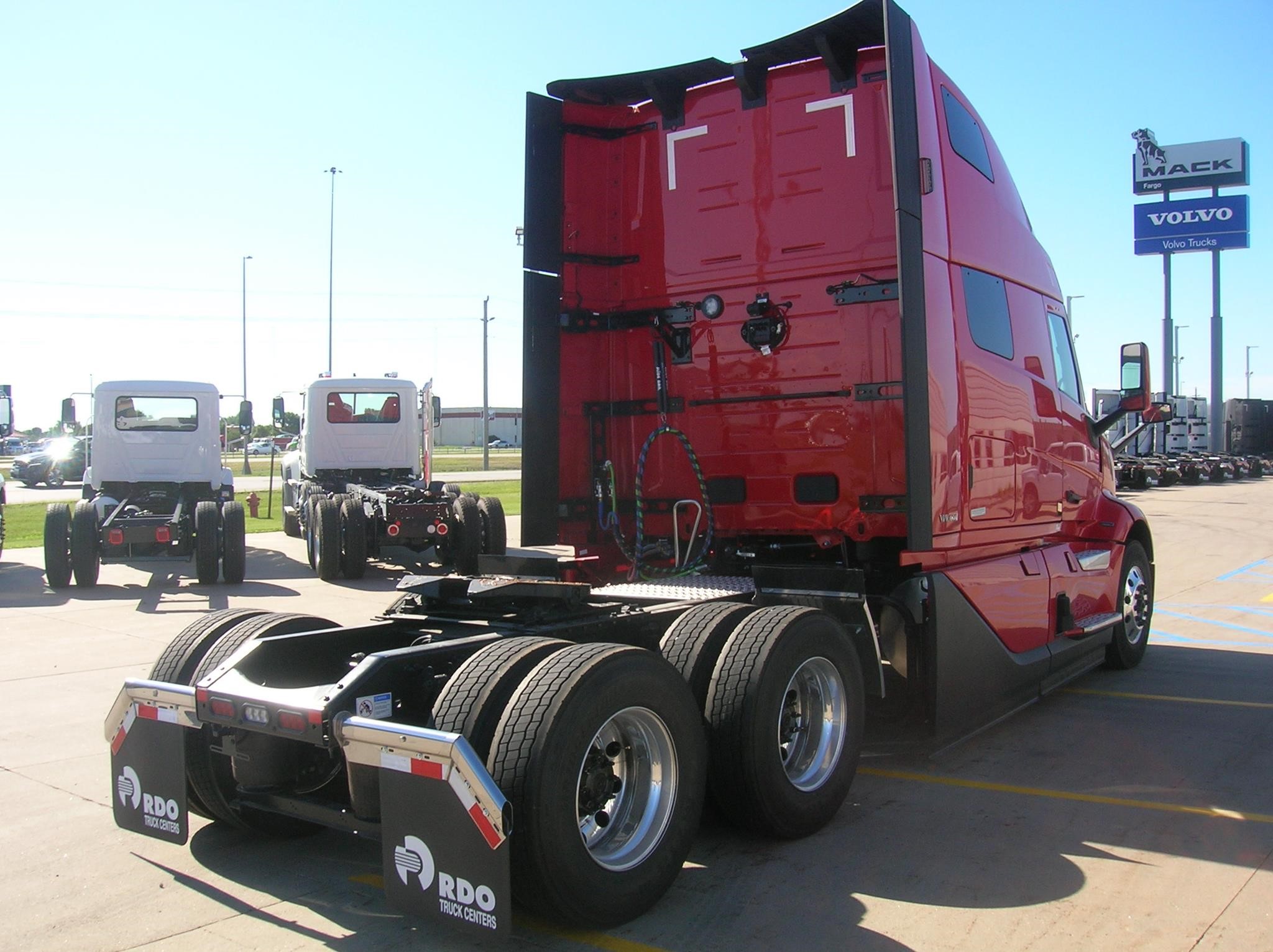 2026 VOLVO VNL64T860 - image 5 of 6