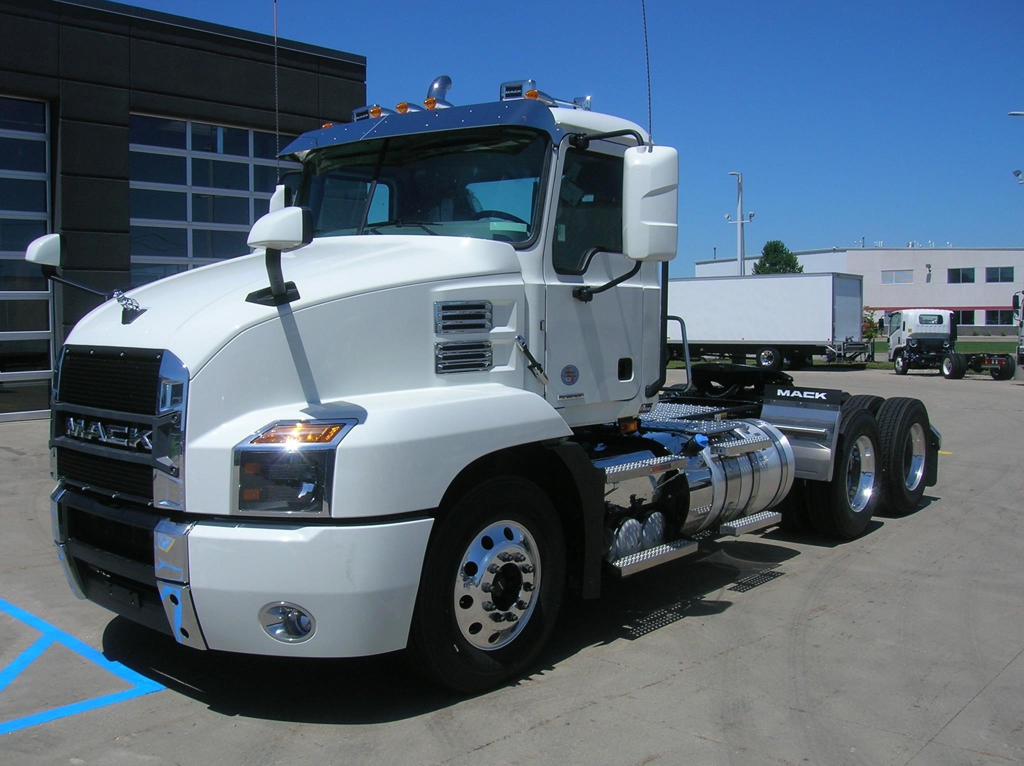 2026 MACK ANTHEM 64T - image 1 of 6