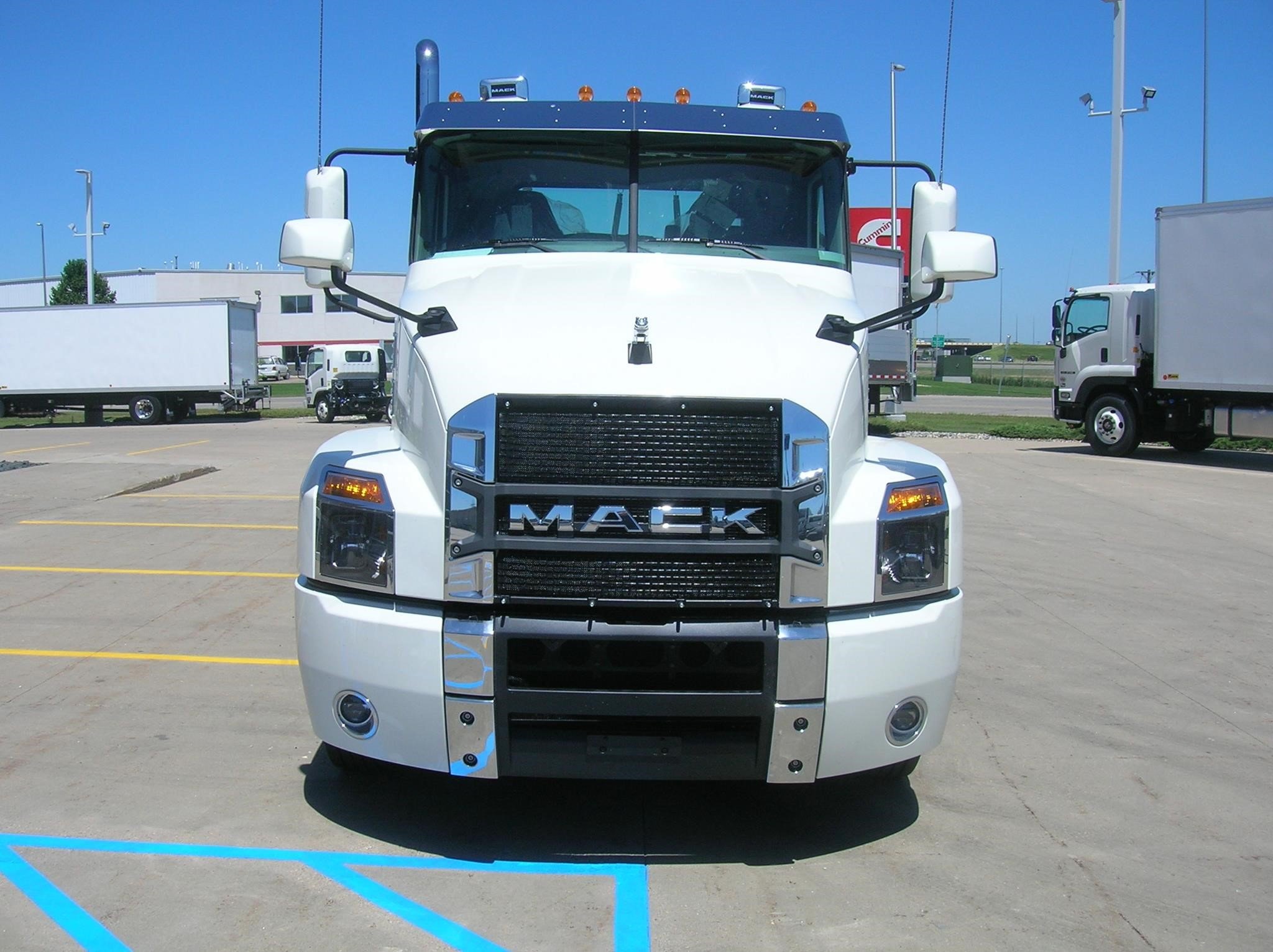 2026 MACK ANTHEM 64T - image 2 of 6