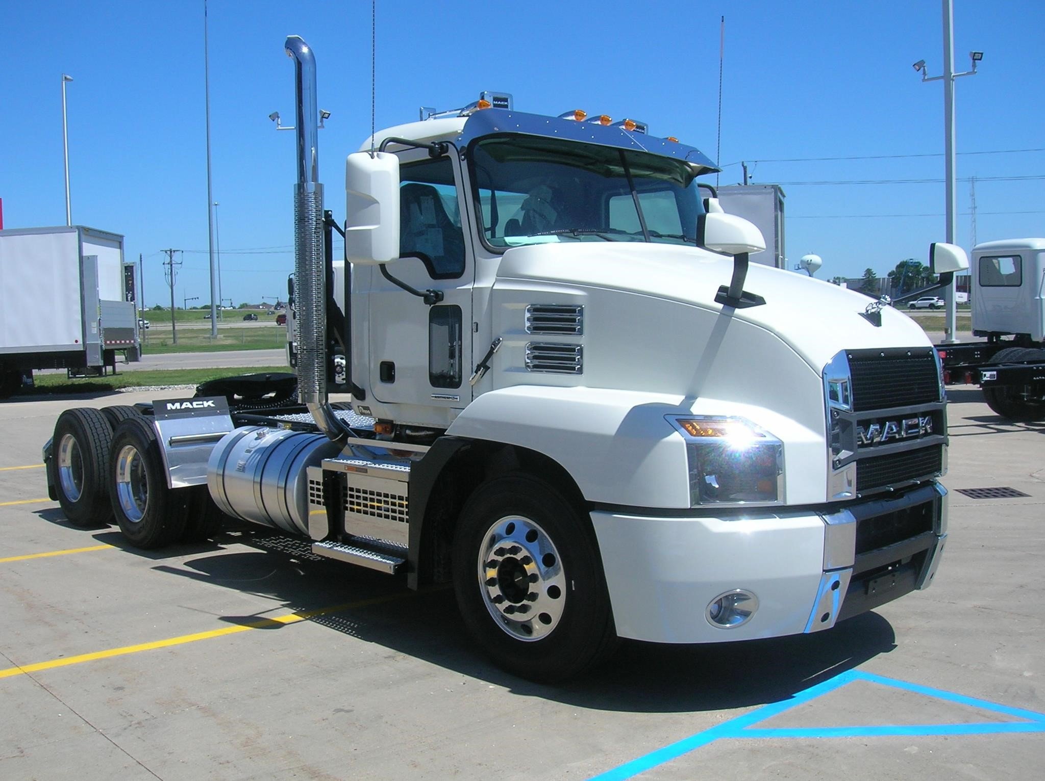 2026 MACK ANTHEM 64T - image 3 of 6