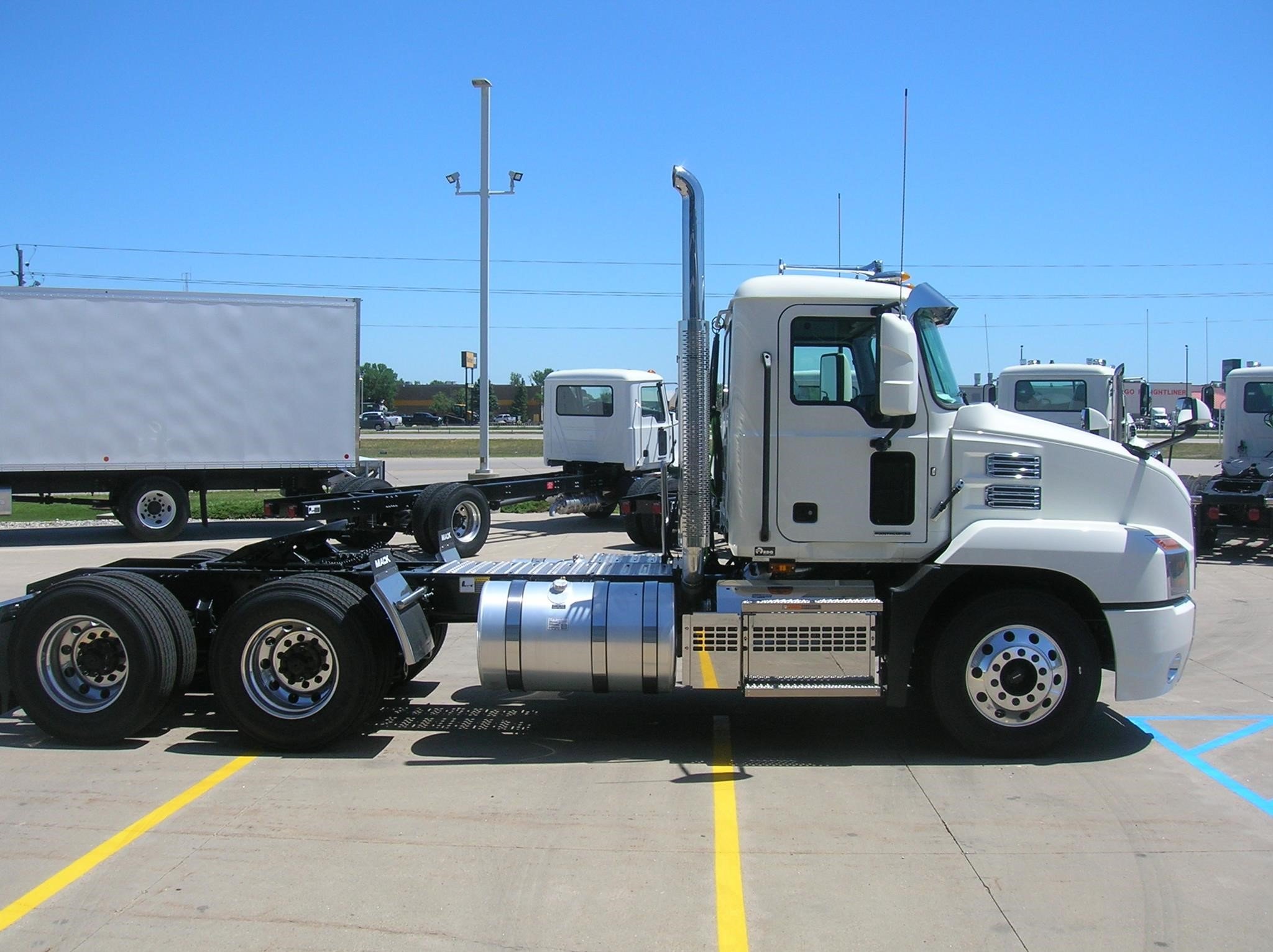 2026 MACK ANTHEM 64T - image 4 of 6