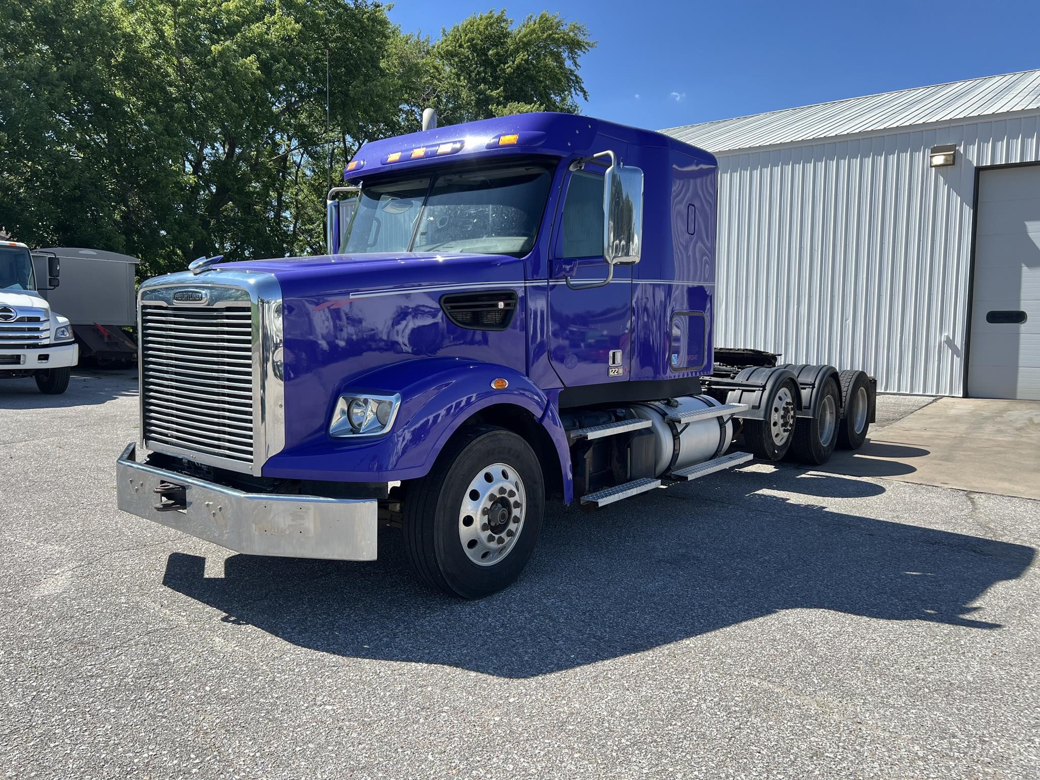 2020 FREIGHTLINER 122SD - image 1 of 6