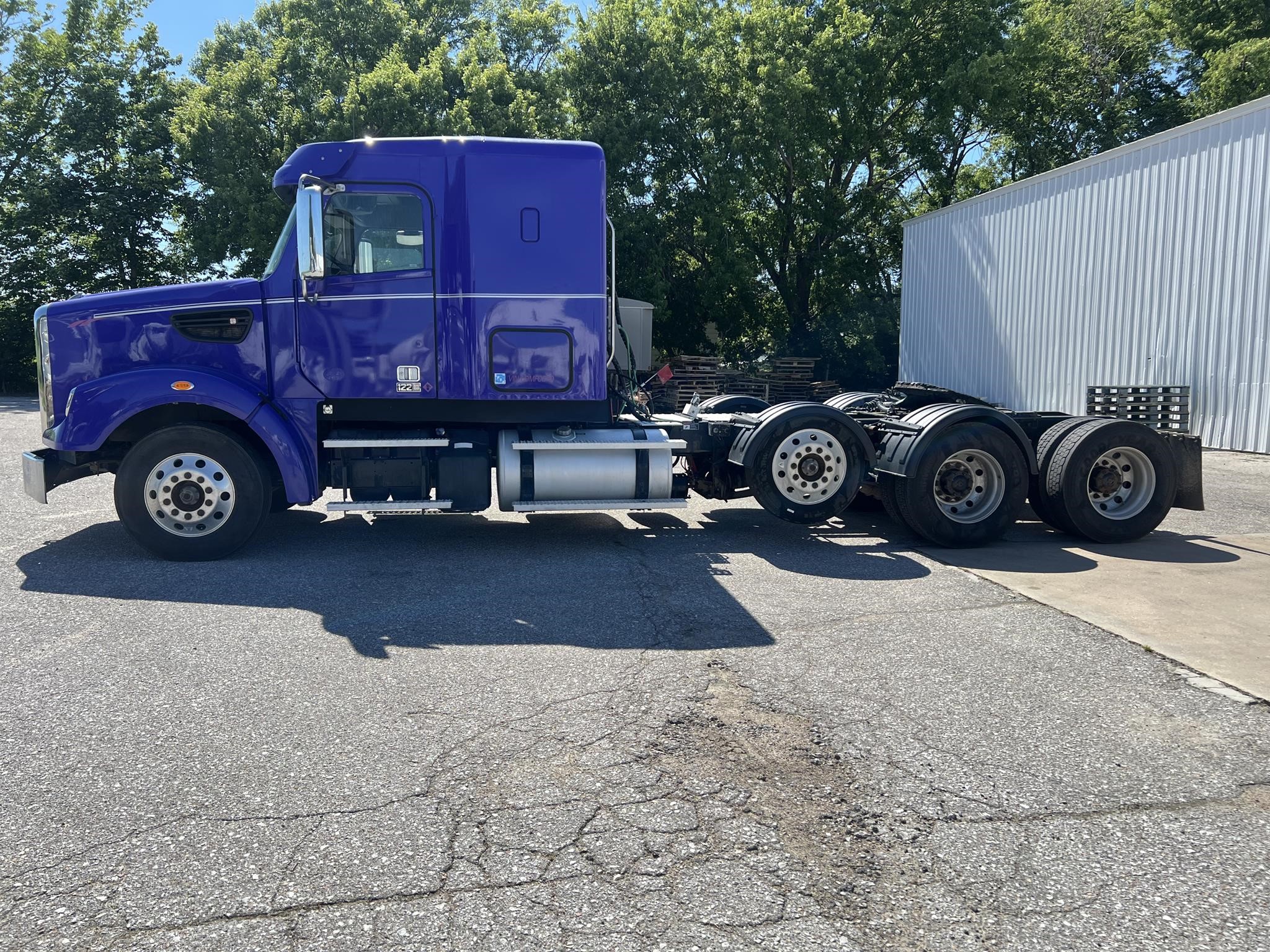 2020 FREIGHTLINER 122SD - image 2 of 6
