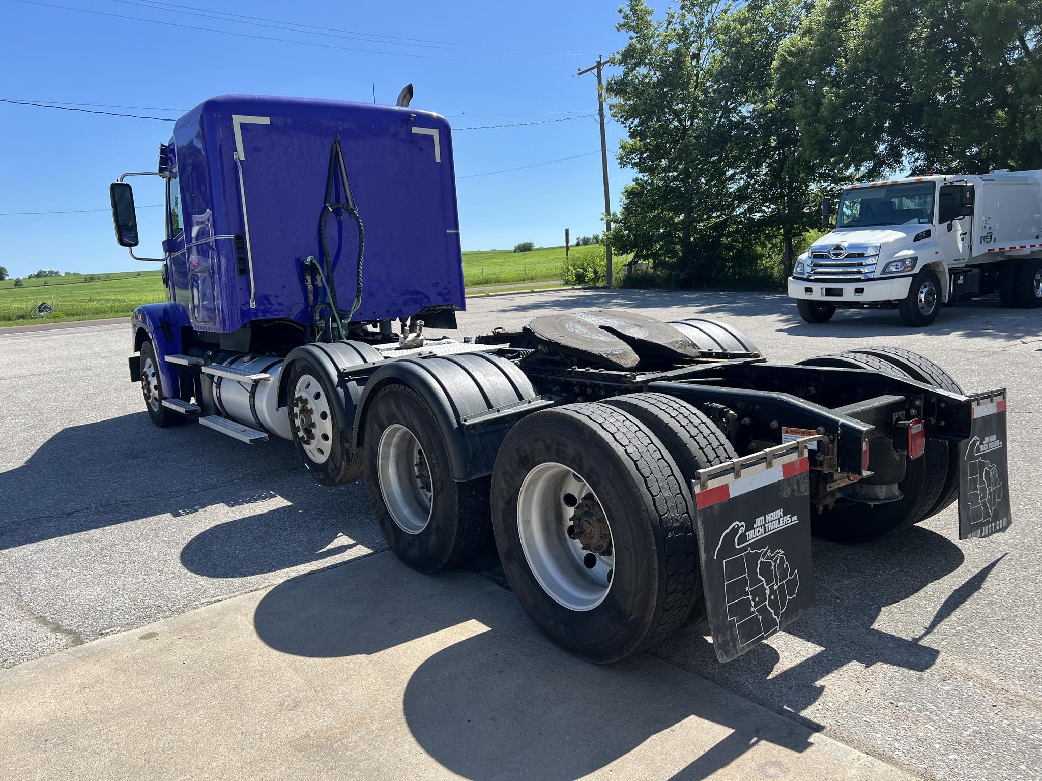 2020 FREIGHTLINER 122SD - image 3 of 6