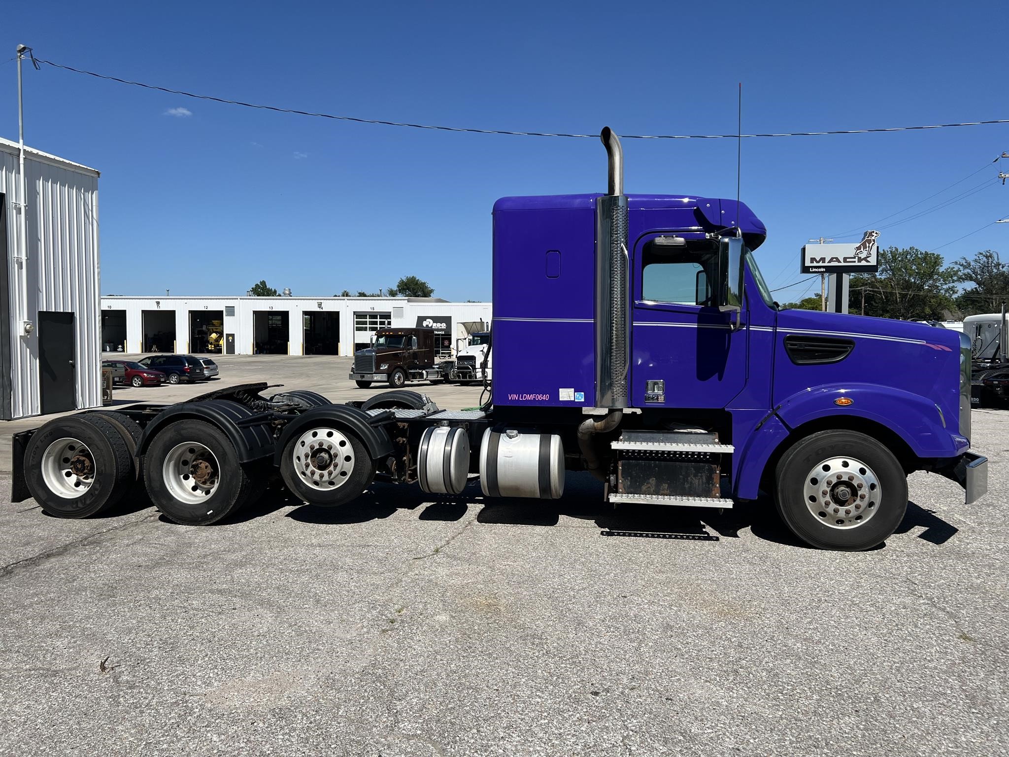 2020 FREIGHTLINER 122SD - image 6 of 6